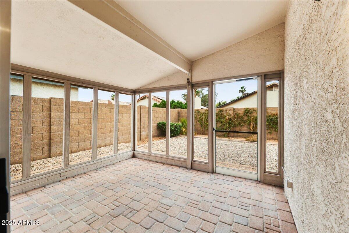 3025 E KERRY Lane