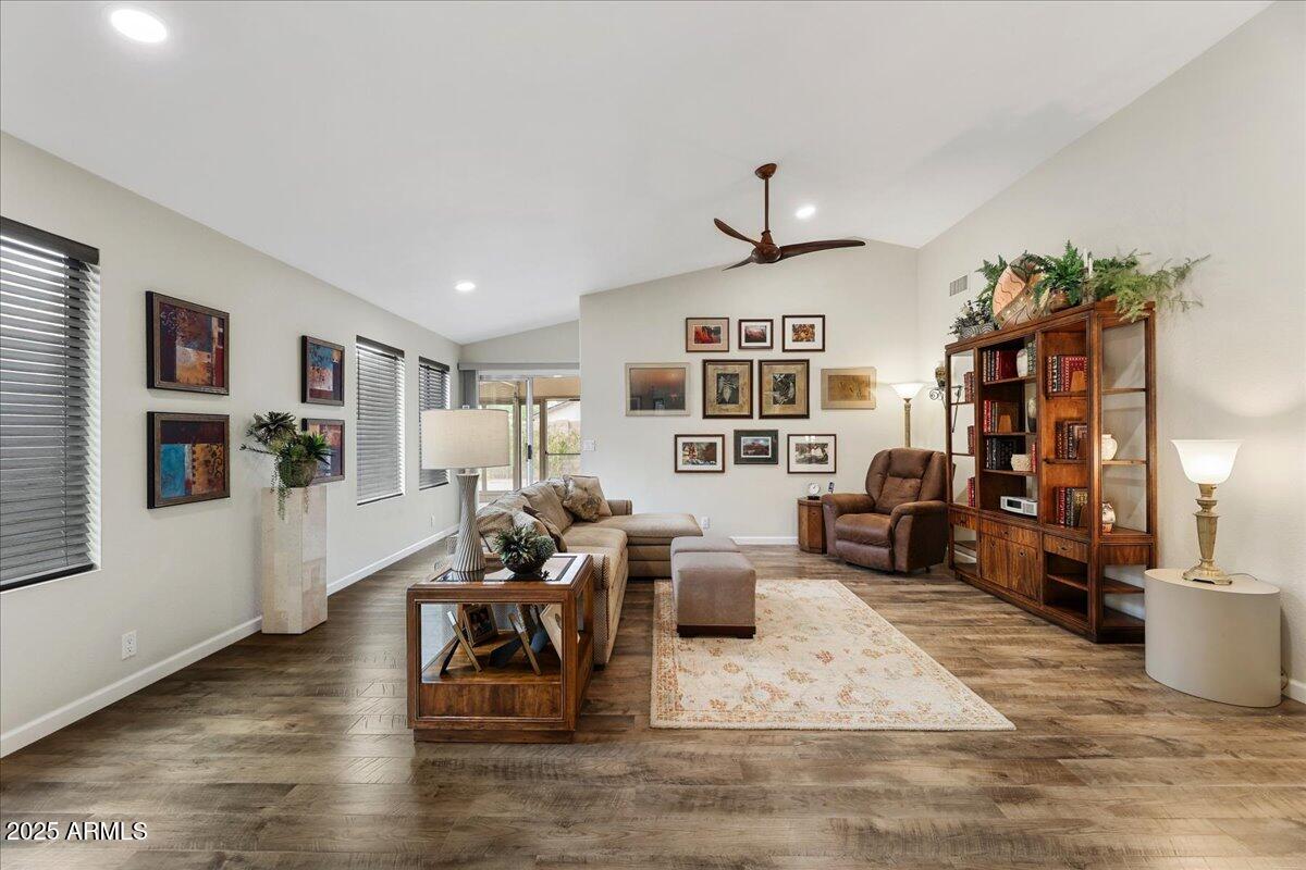 3025 E KERRY Lane