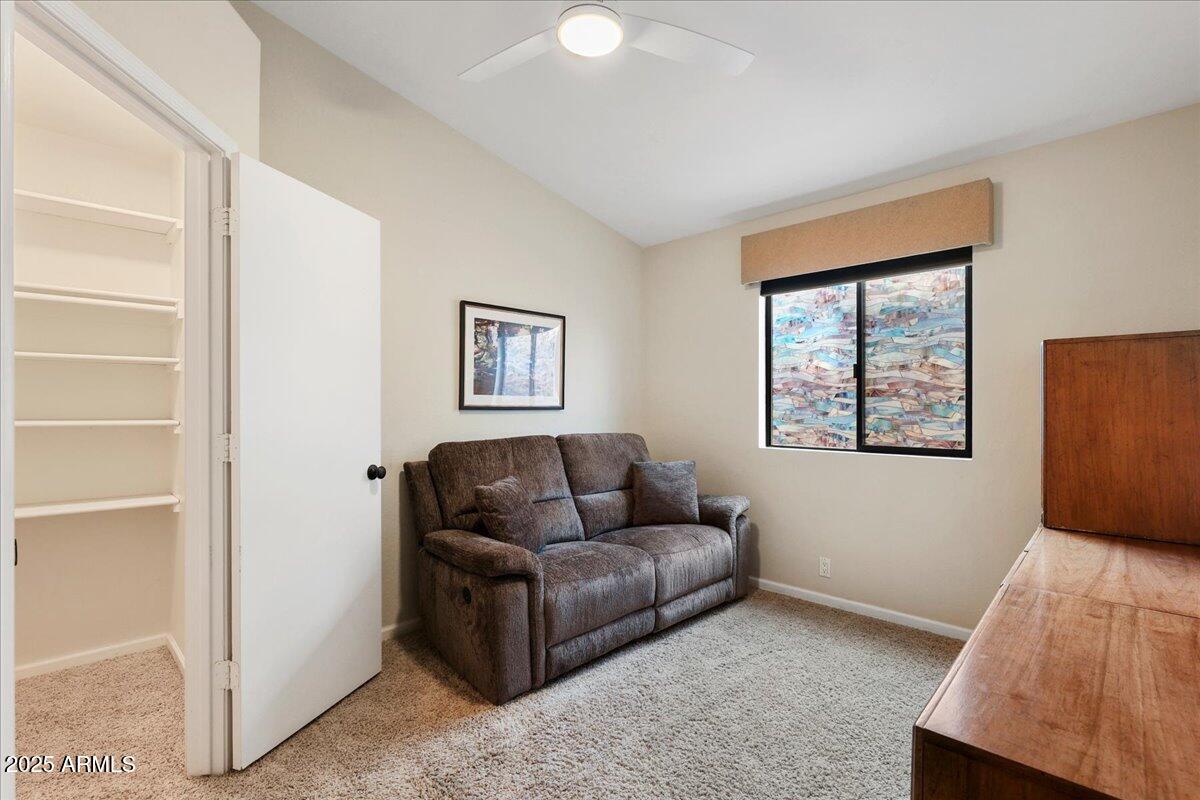 3025 E KERRY Lane