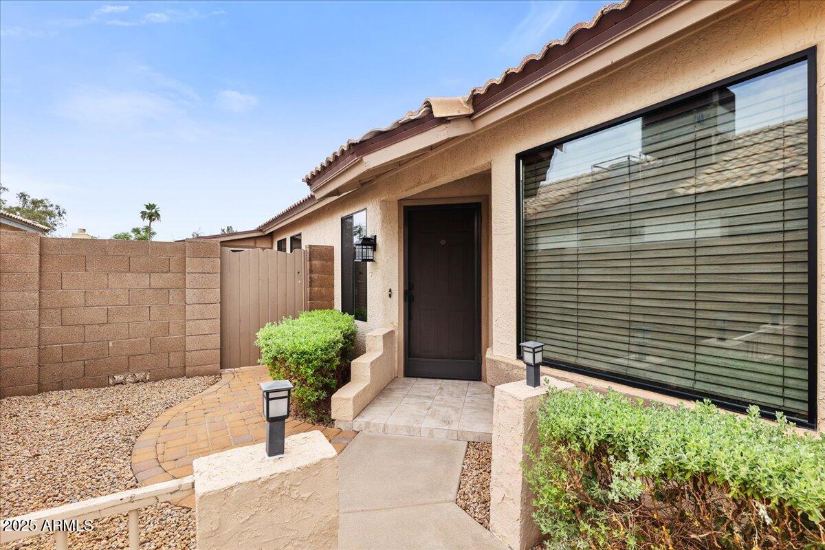 3025 E KERRY Lane