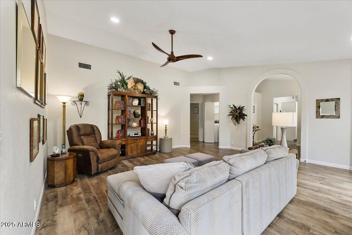 3025 E KERRY Lane