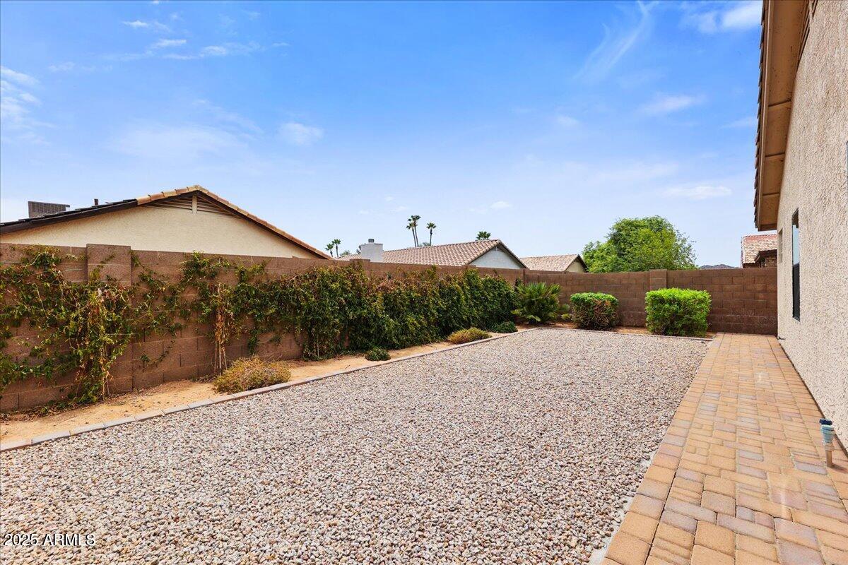3025 E KERRY Lane