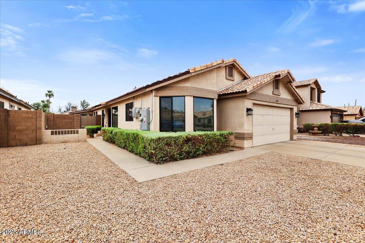 3025 E KERRY Lane