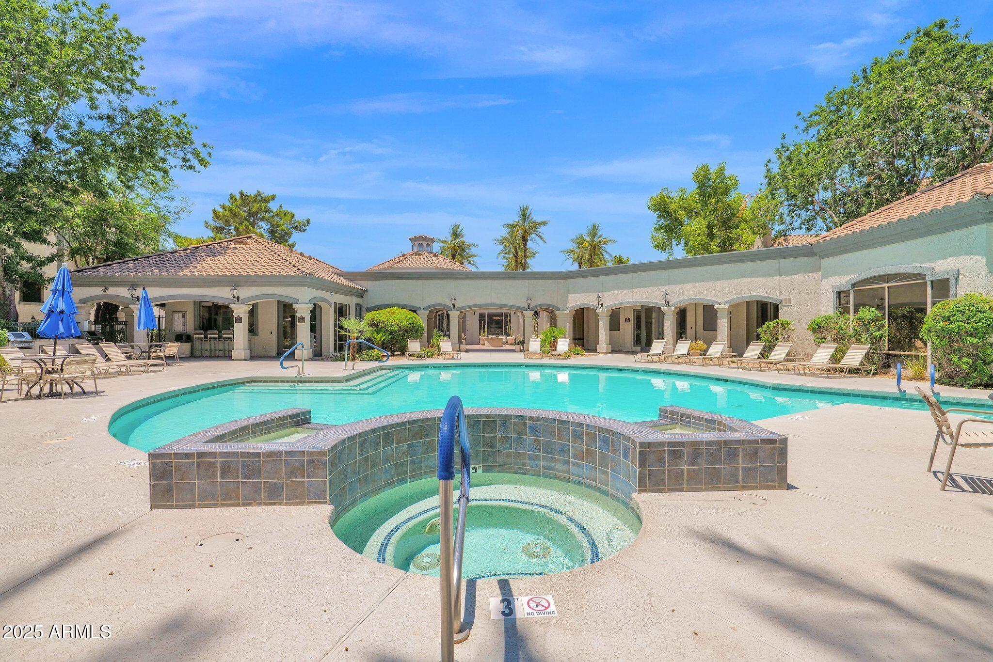 15095 N THOMPSON PEAK Parkway, 1050