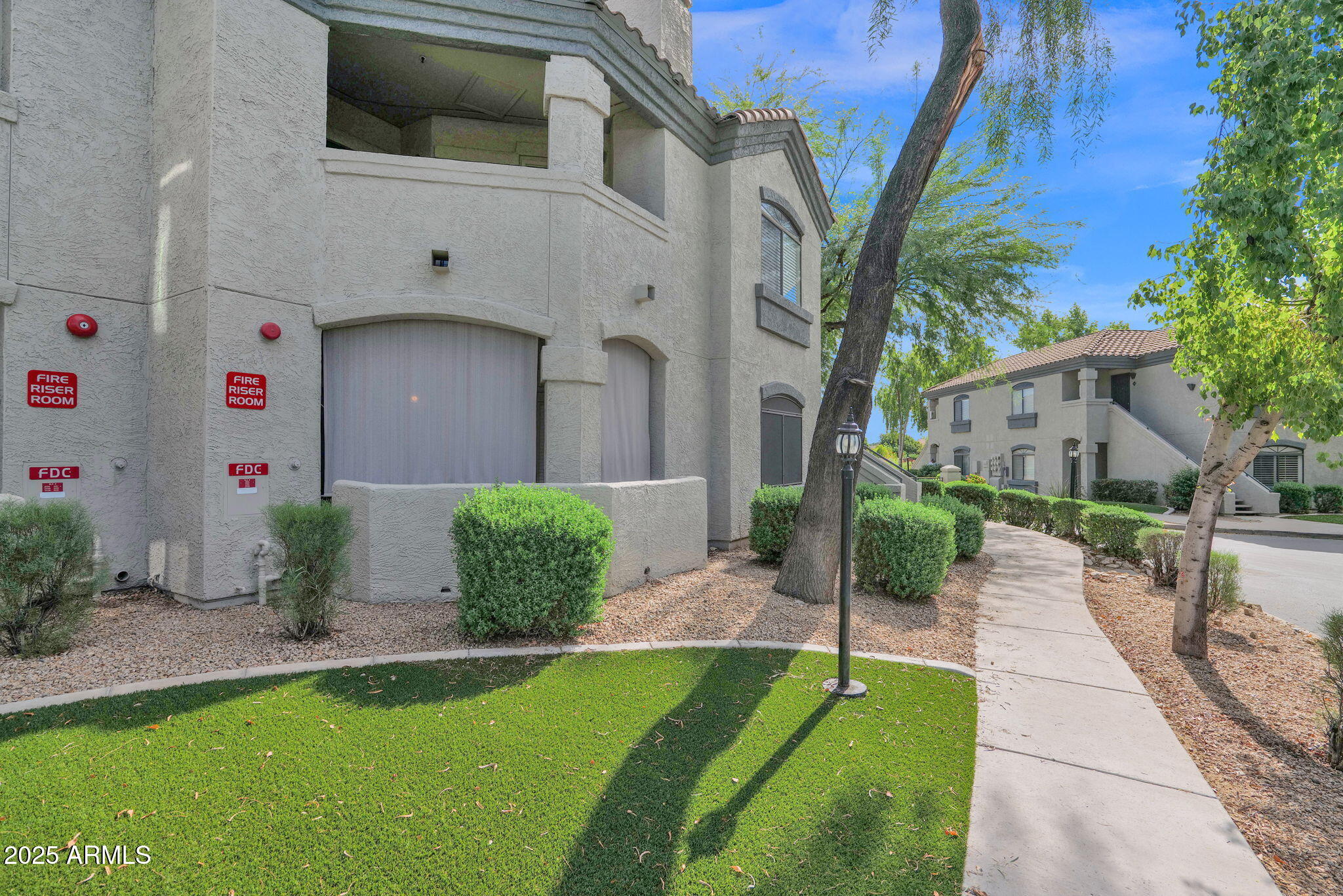 15095 N THOMPSON PEAK Parkway, 1050