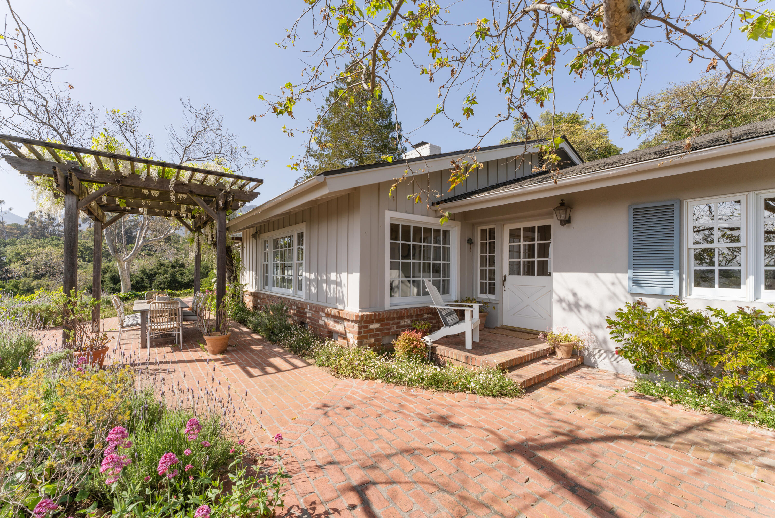 2870 E Valley Road