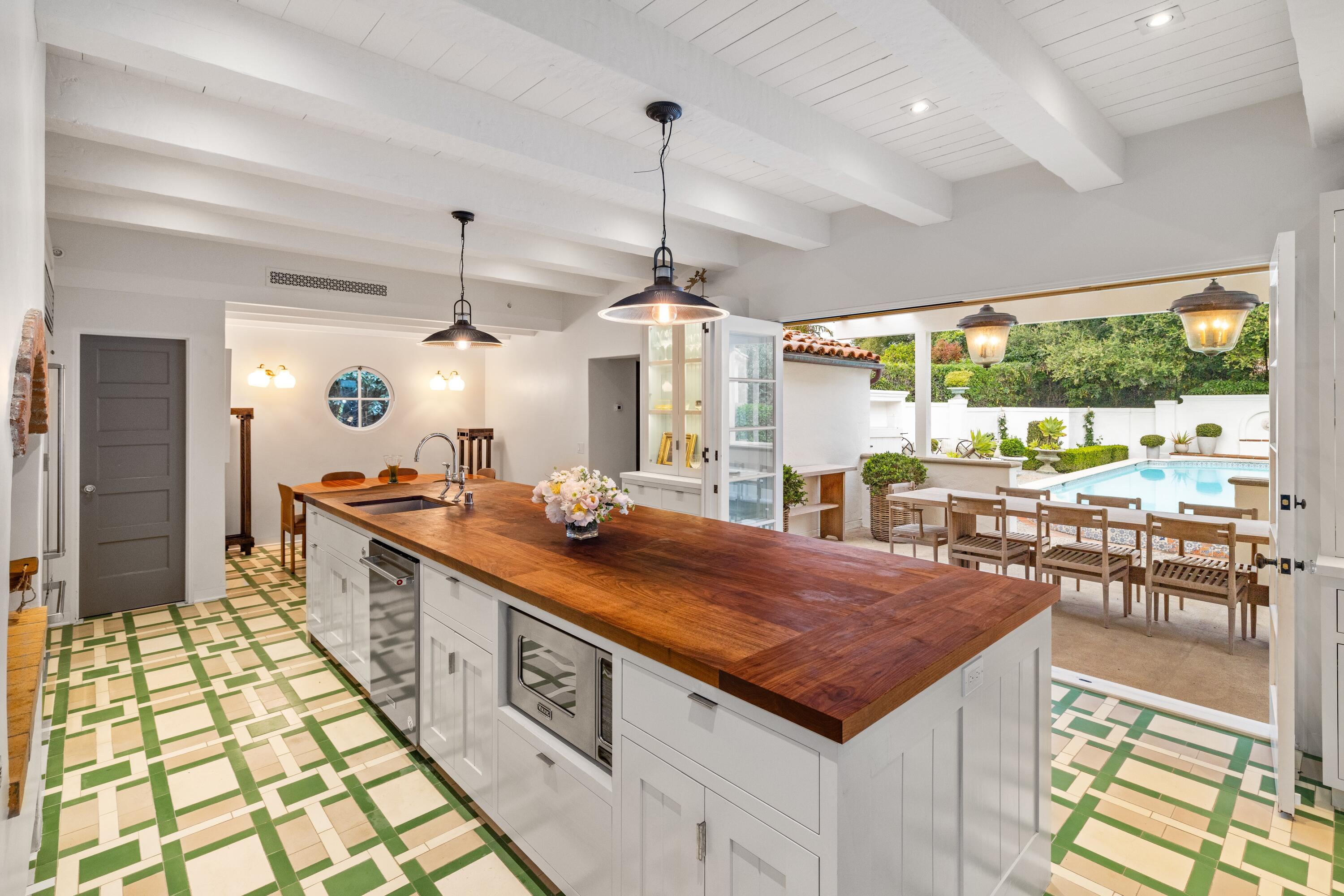 1586 San Leandro Lane