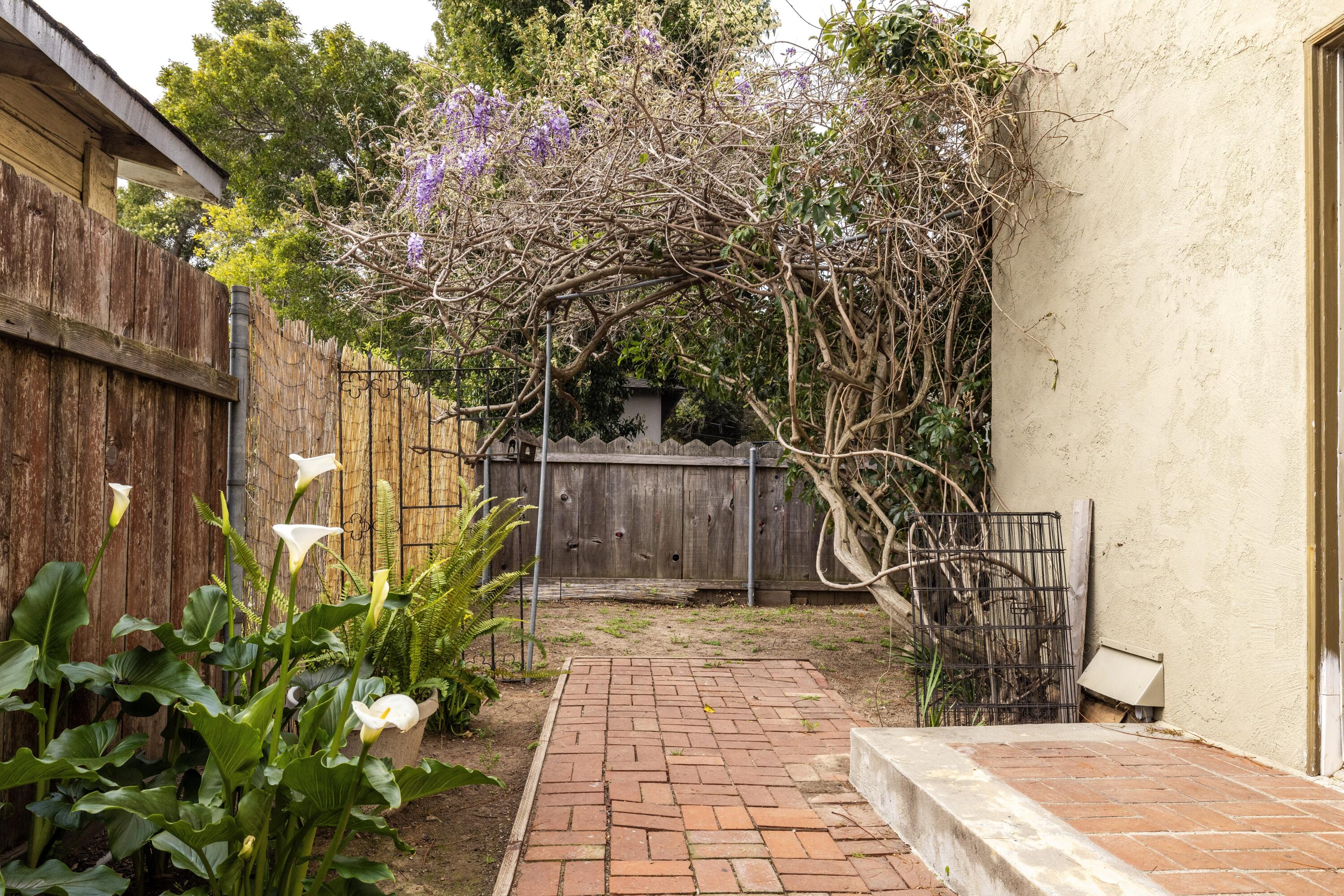 2827-2829 Serena Road