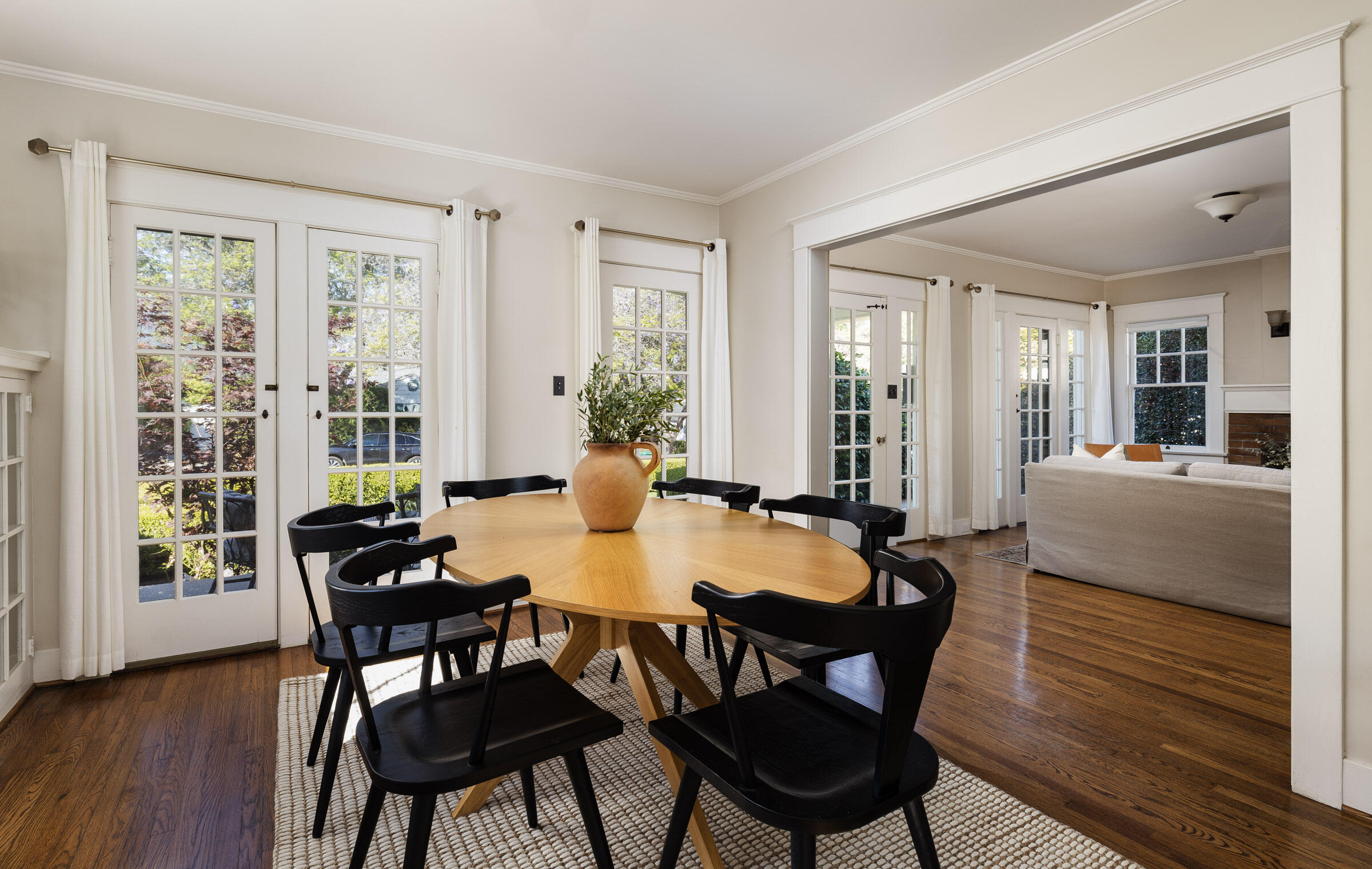 2827-2829 Serena Road
