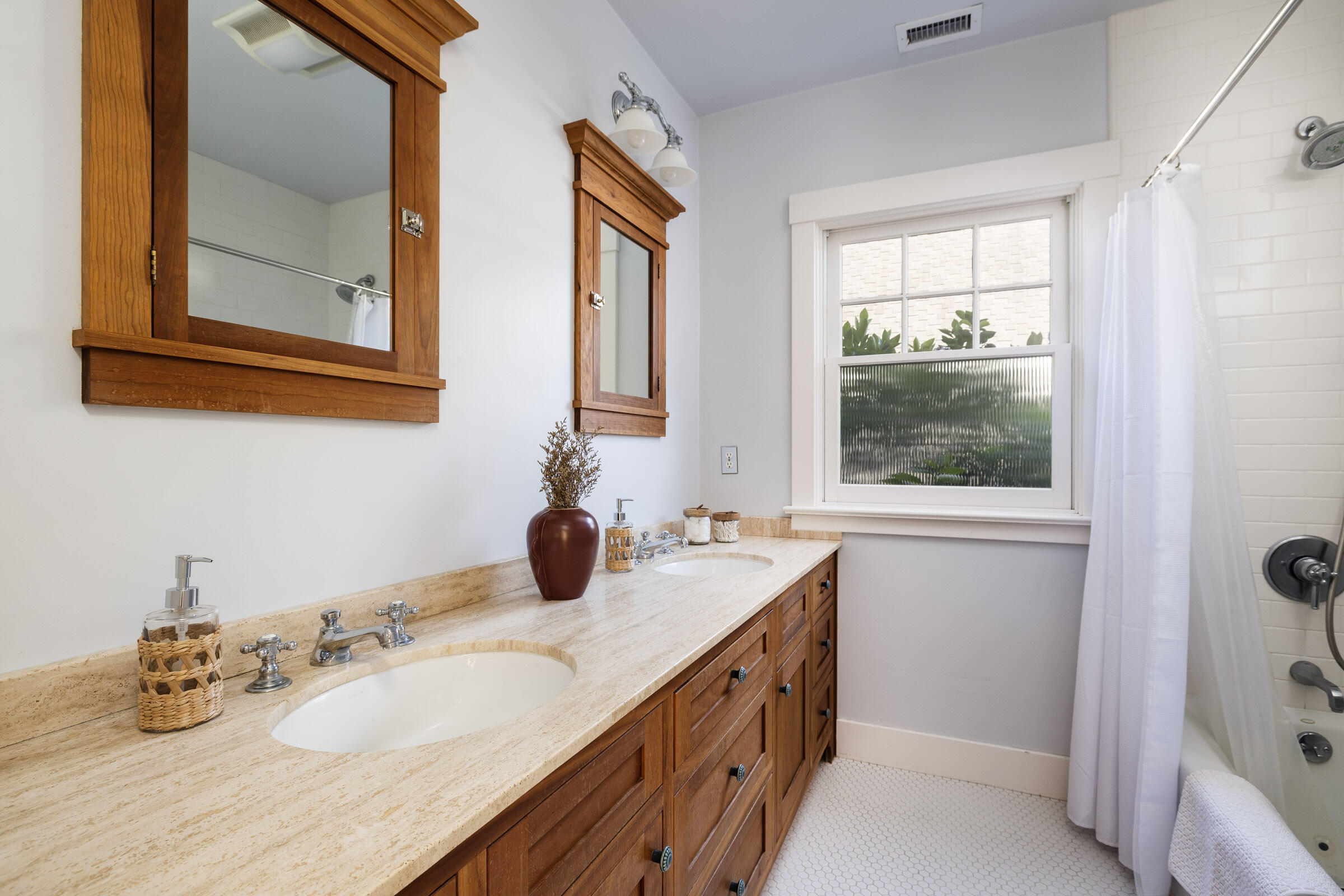 2827-2829 Serena Road