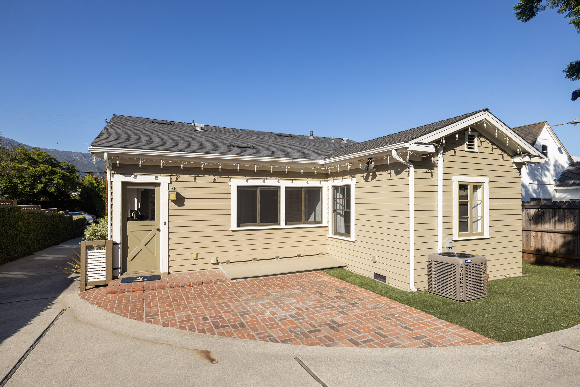 2827-2829 Serena Road