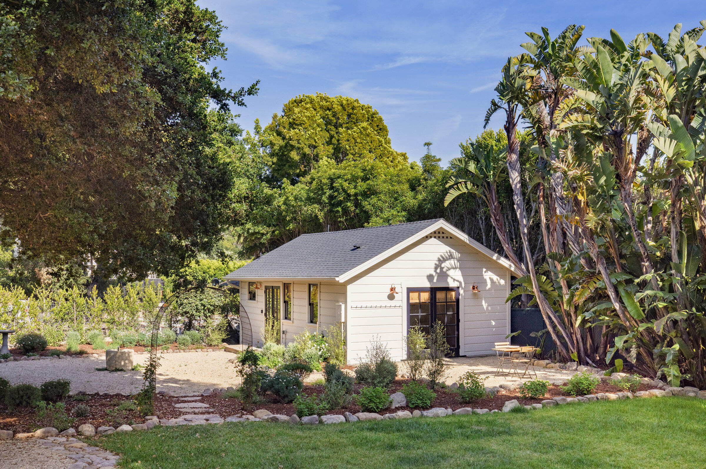 1575 E Valley Road