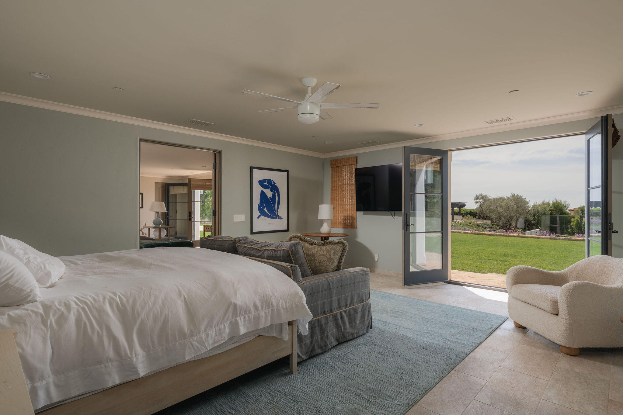 1475 E Mountain Drive