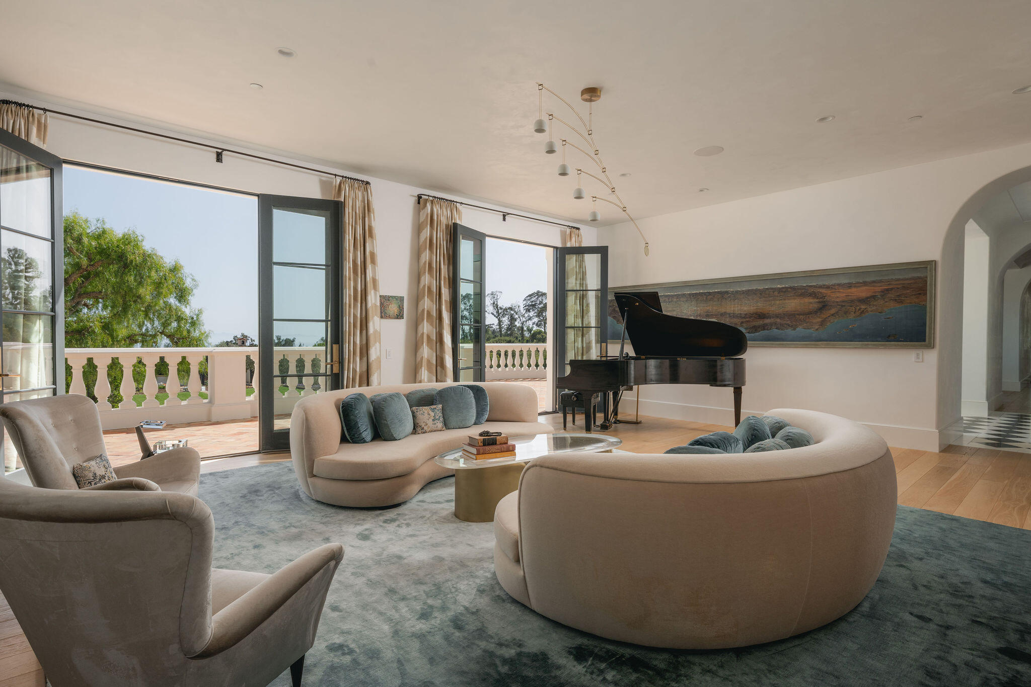 1475 E Mountain Drive