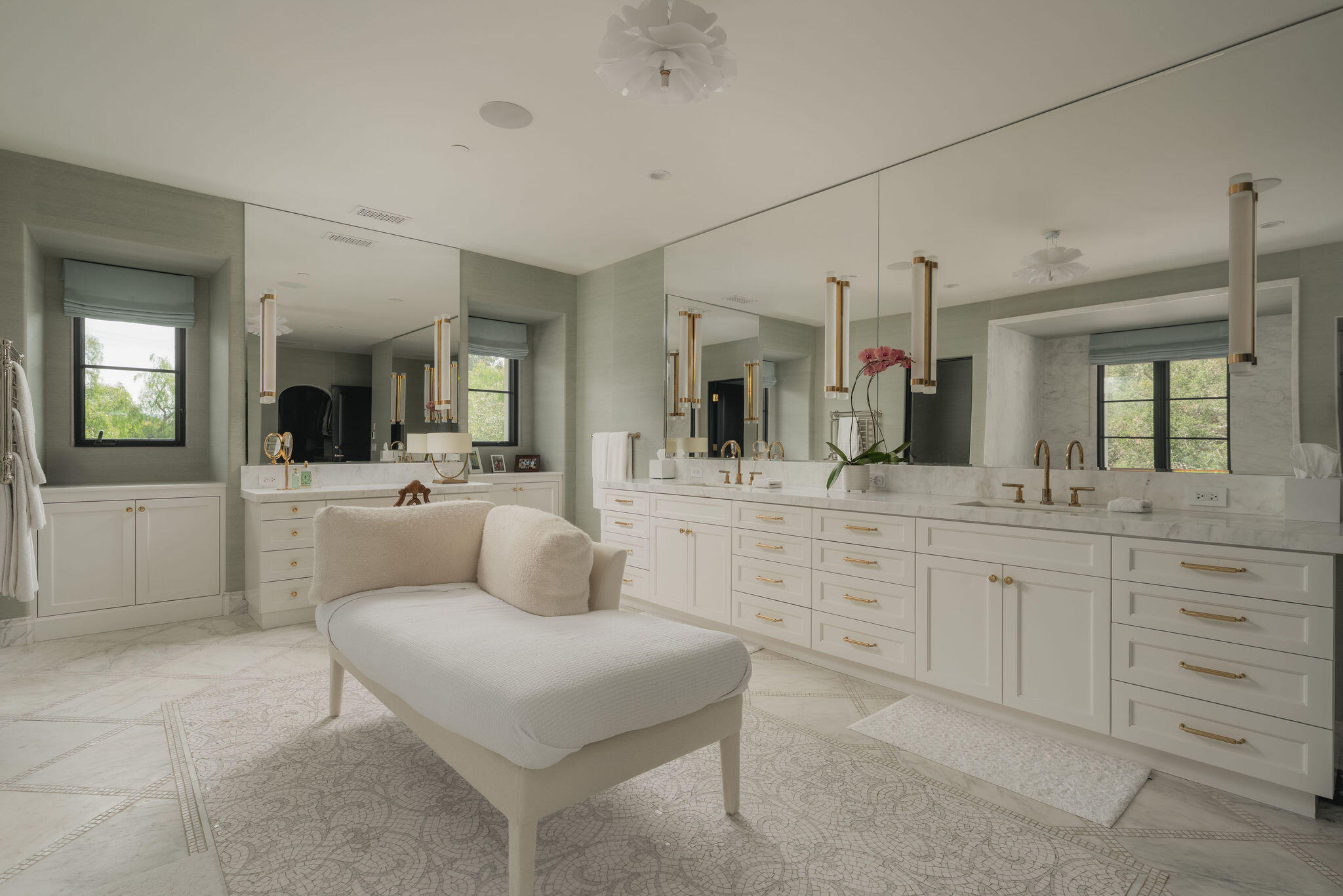 1475 E Mountain Drive