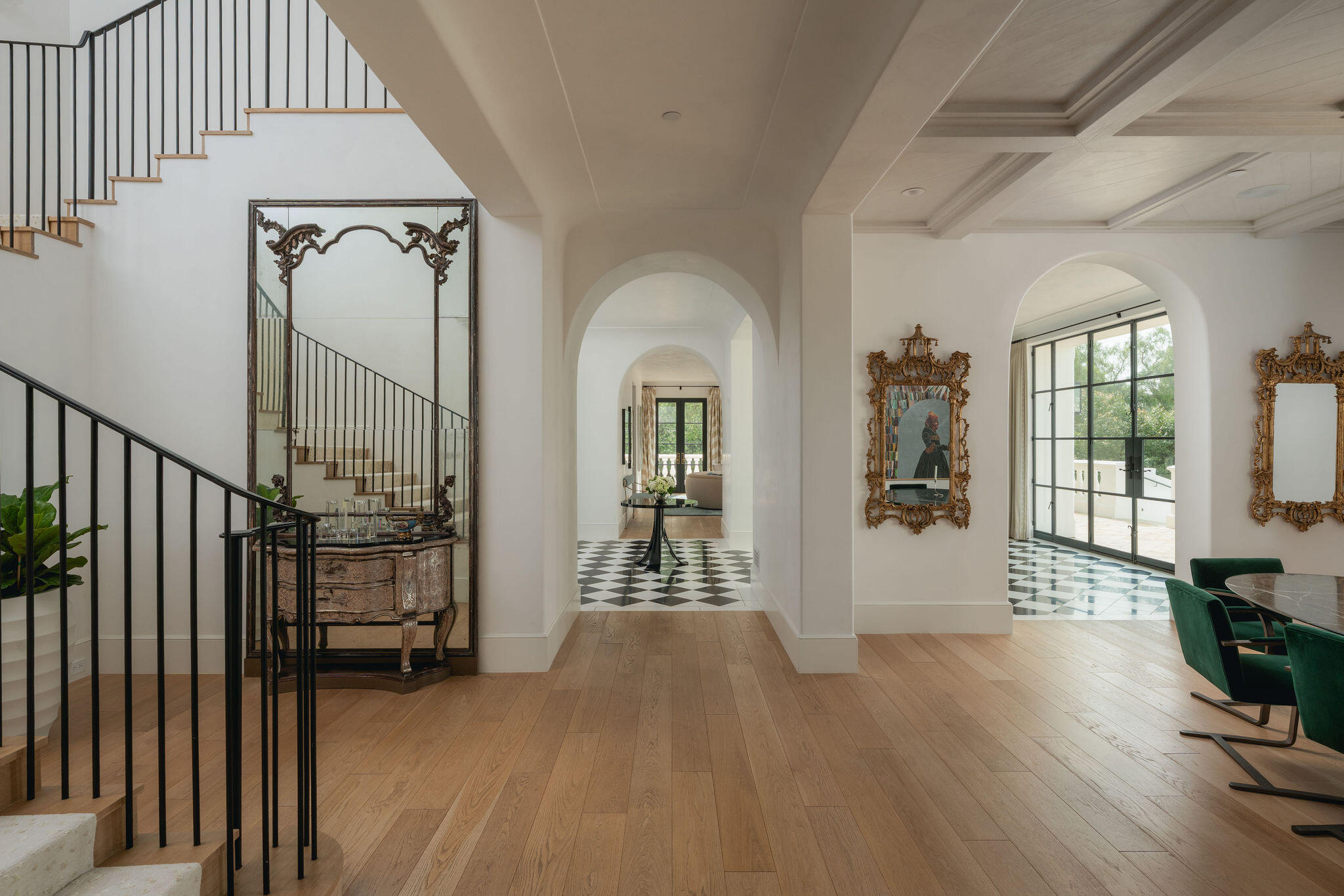 1475 E Mountain Drive