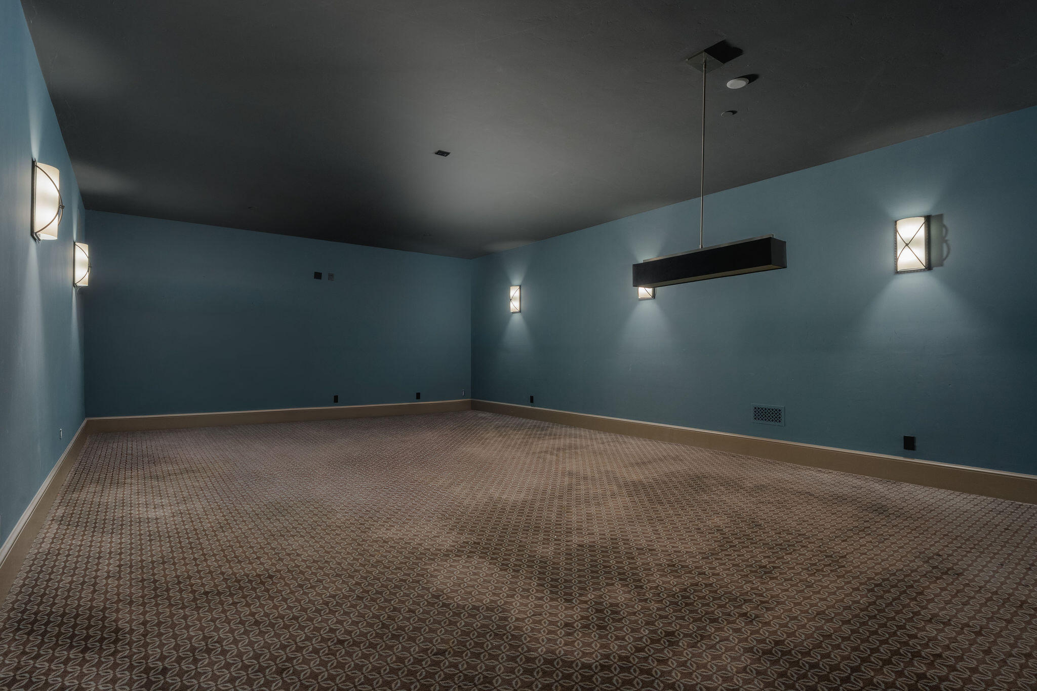 1475 East Mountain Drive