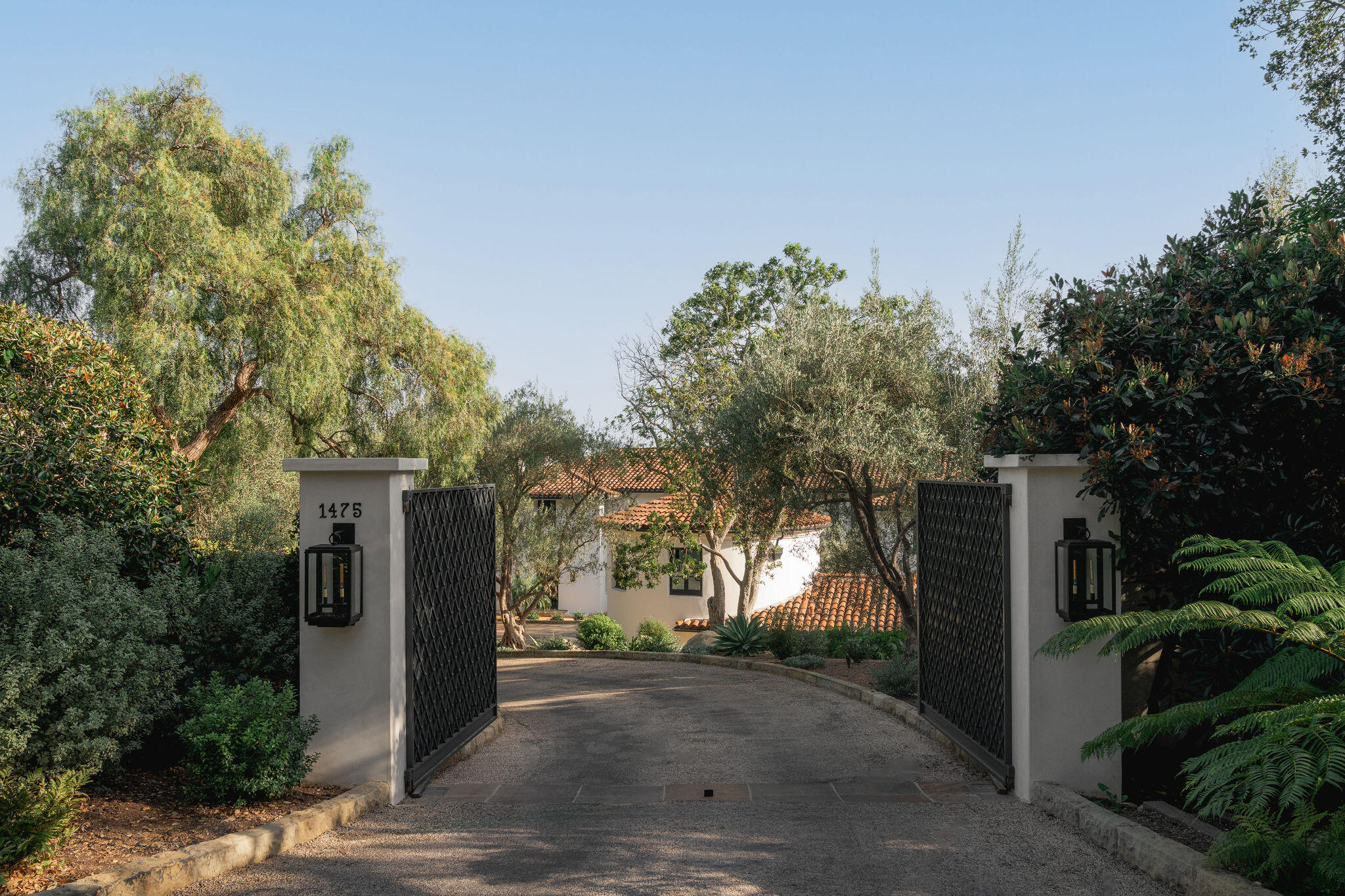 1475 E Mountain Drive