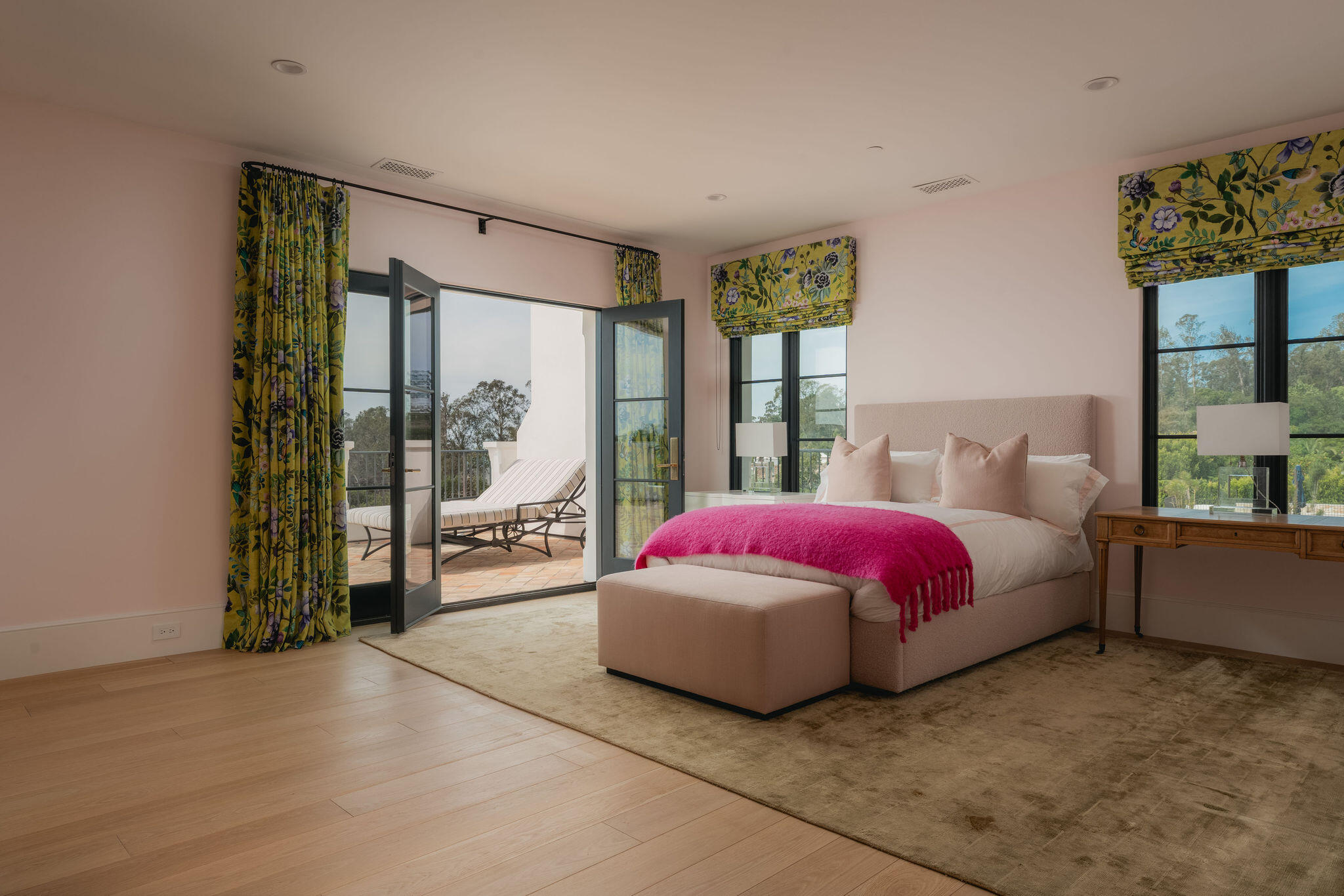 1475 E Mountain Drive