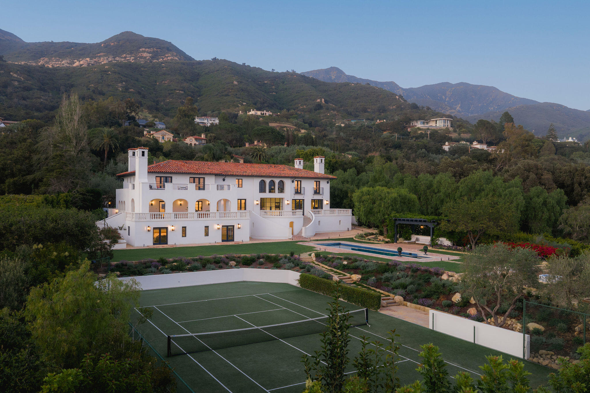 1475 E Mountain Drive