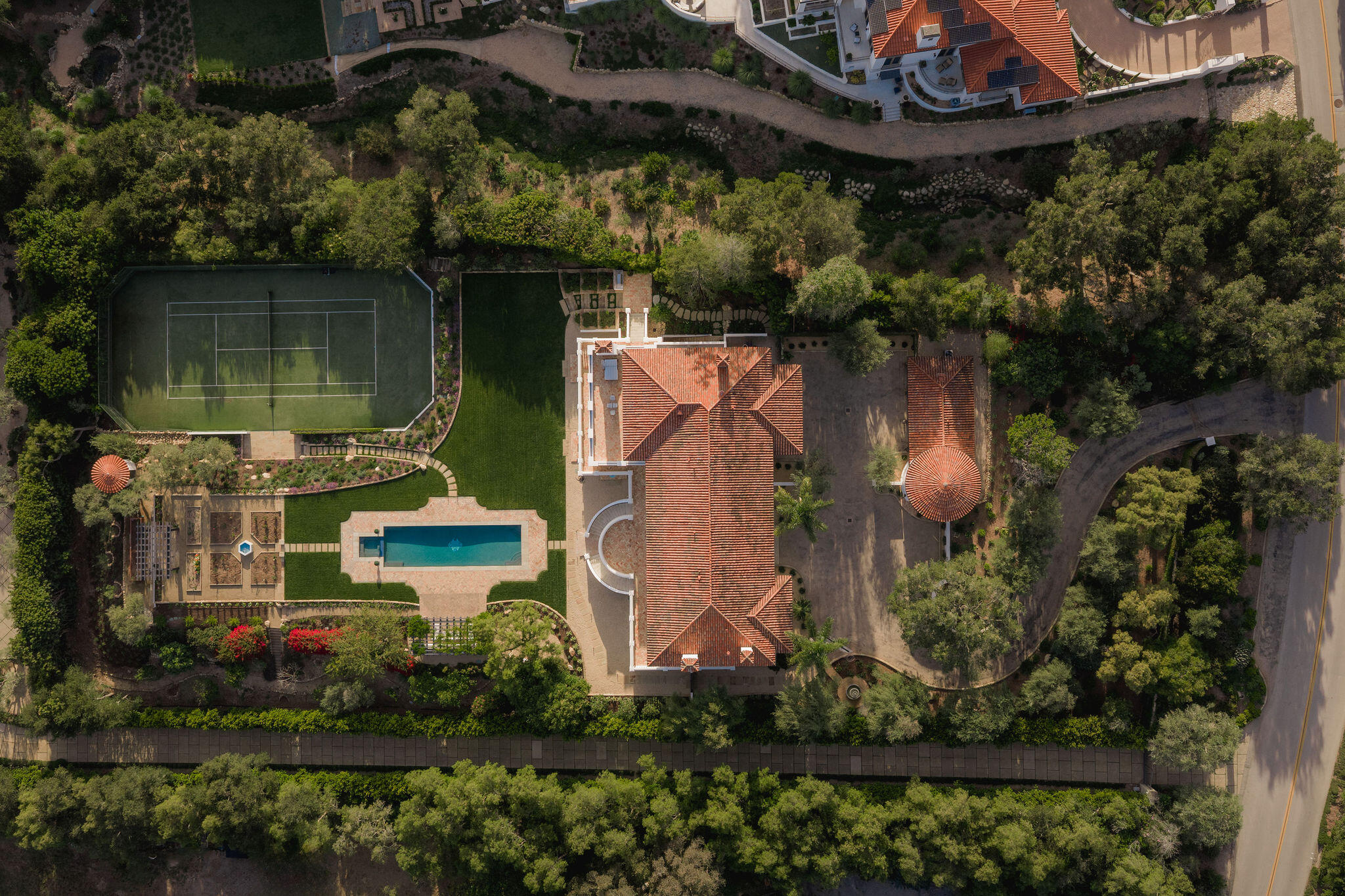 1475 E Mountain Drive