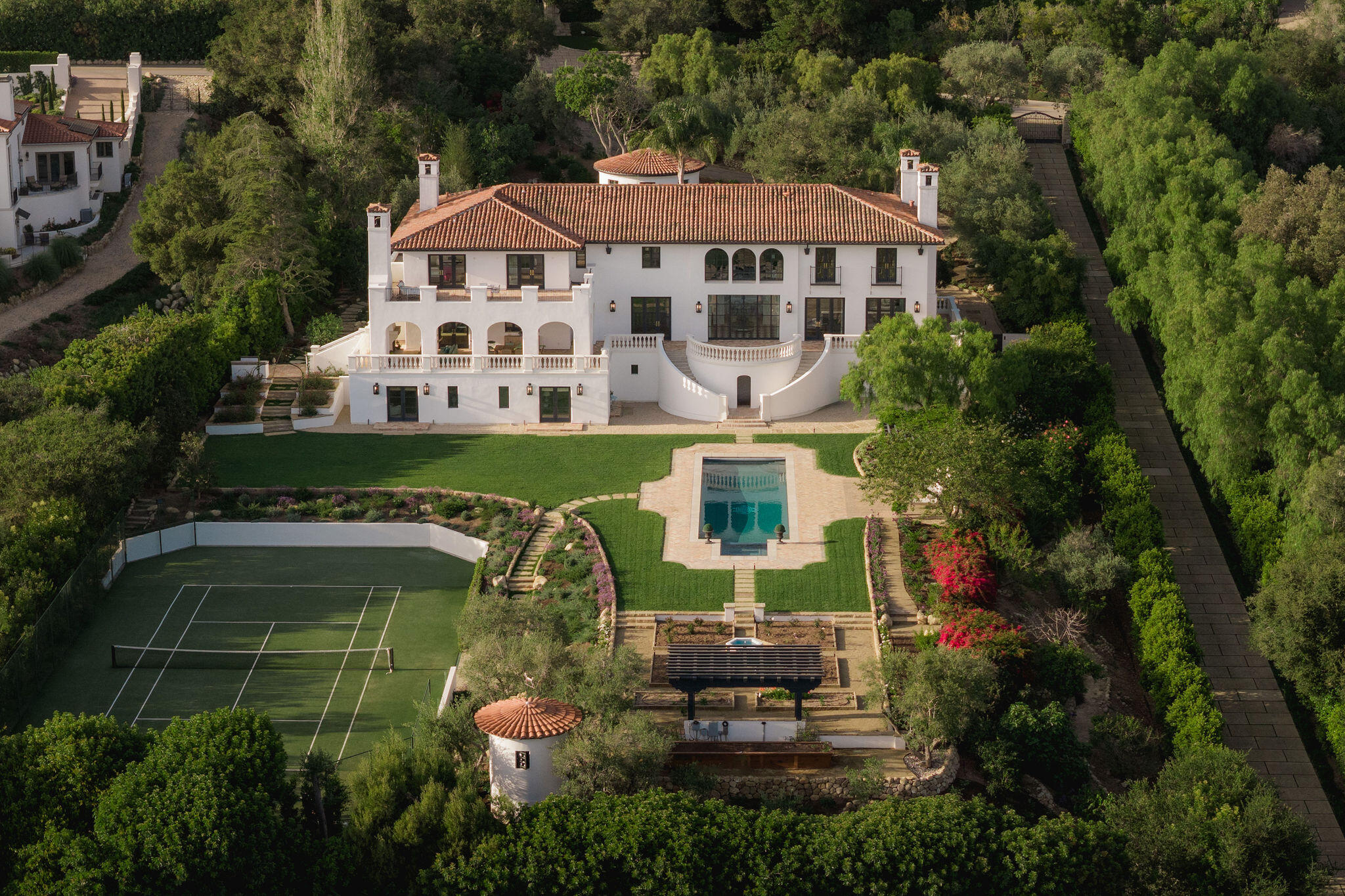 1475 E Mountain Drive