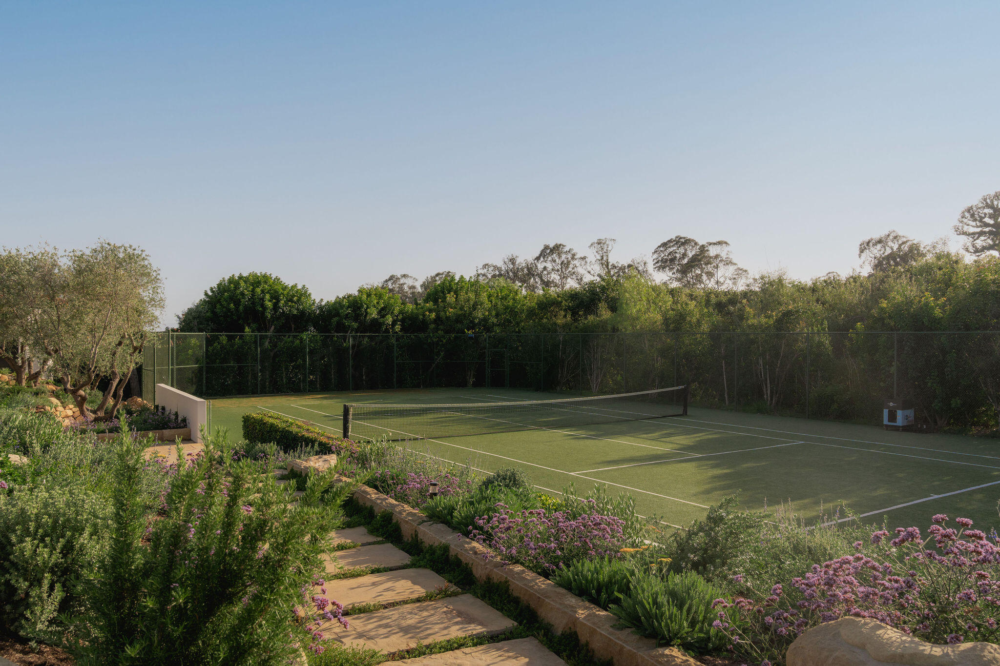 1475 E Mountain Drive