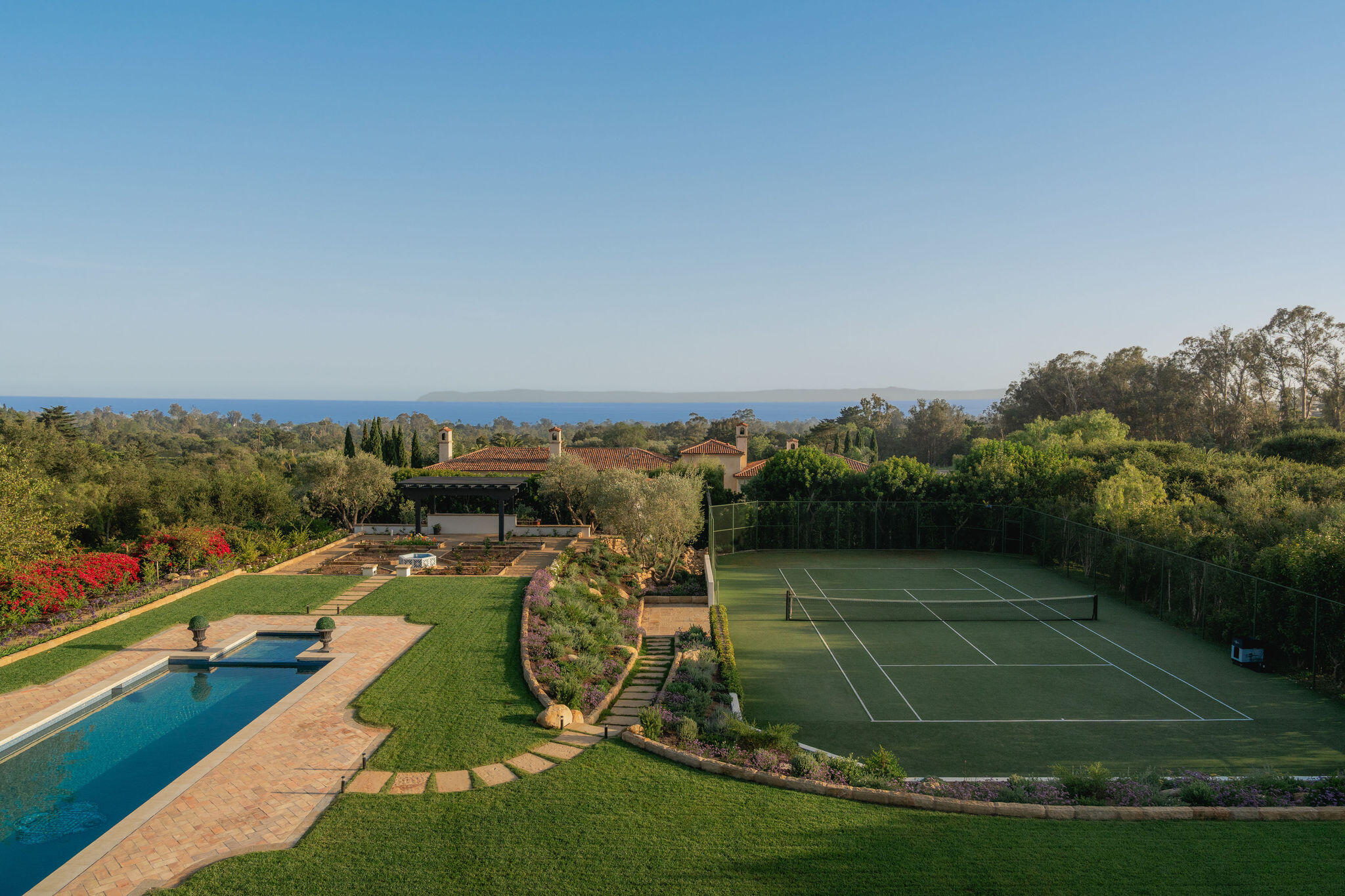 1475 E Mountain Drive