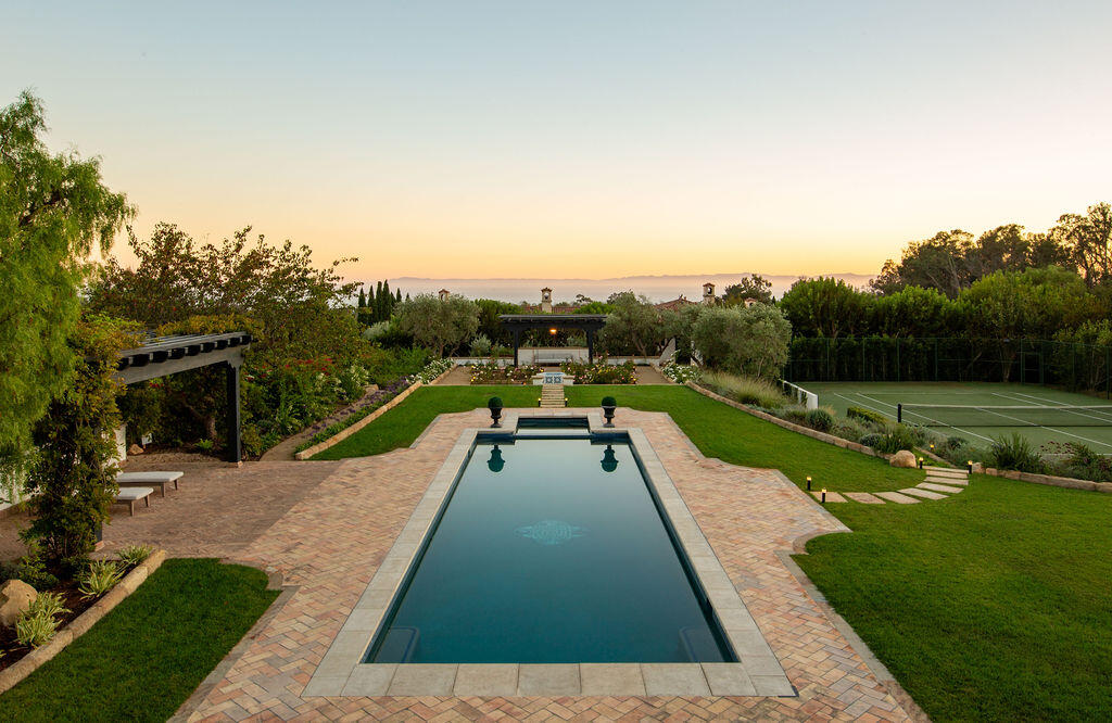 1475 East Mountain Drive