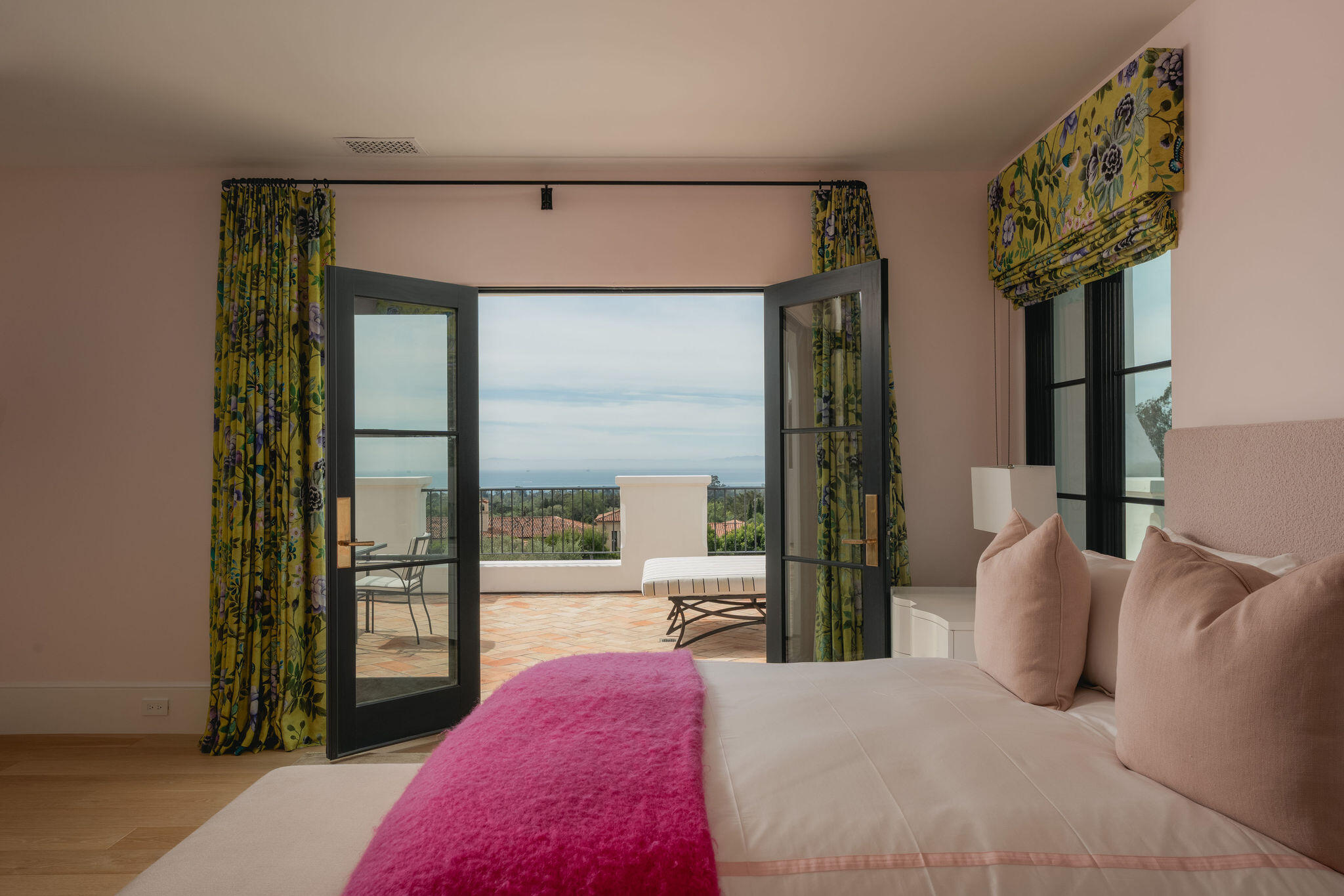 1475 E Mountain Drive