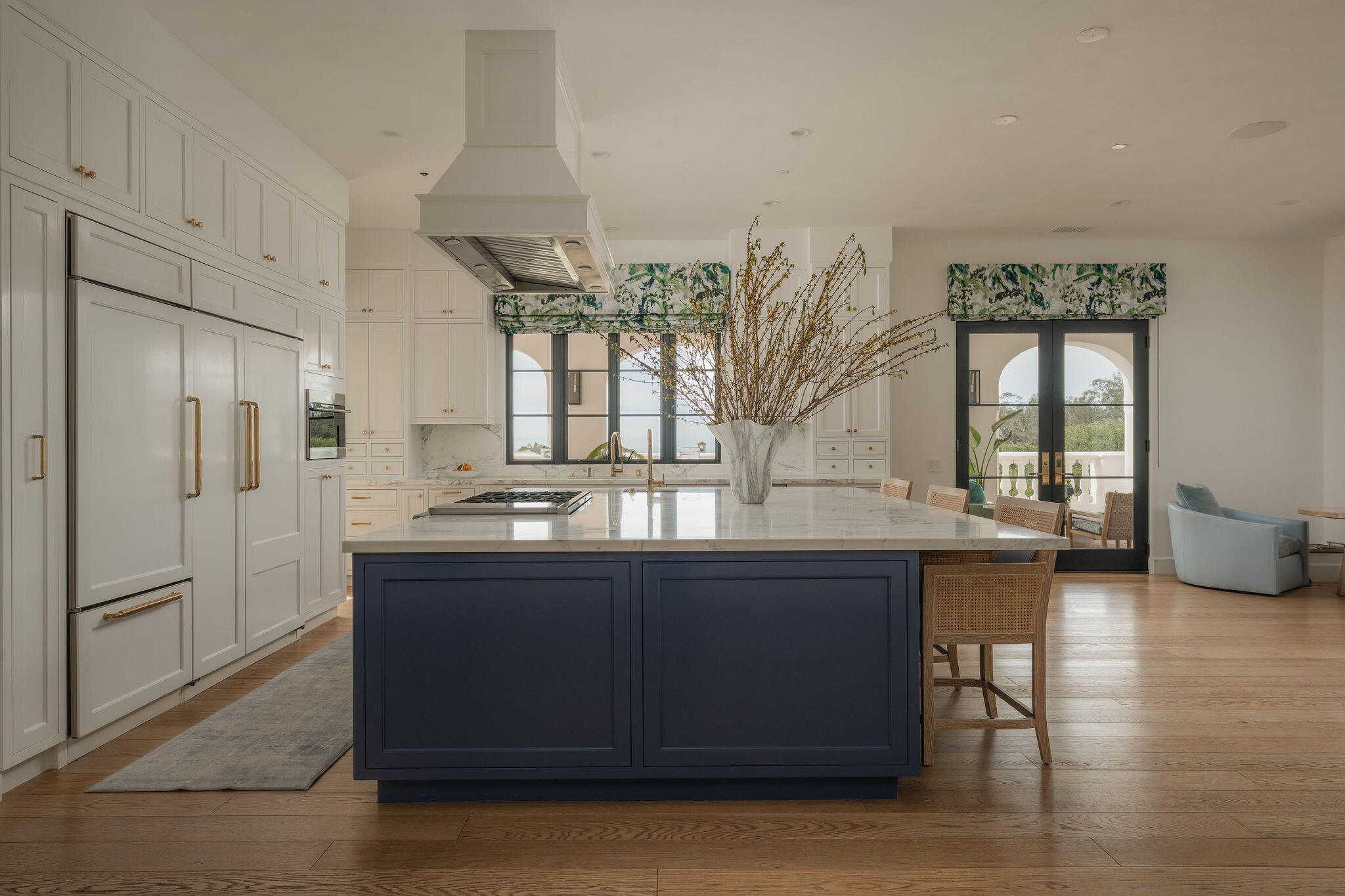 1475 E Mountain Drive