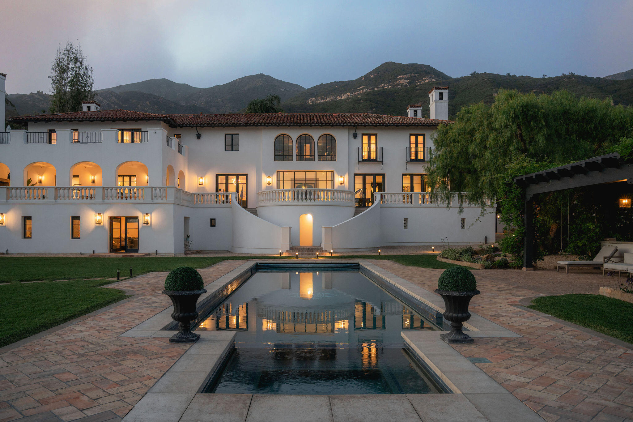 1475 E Mountain Drive