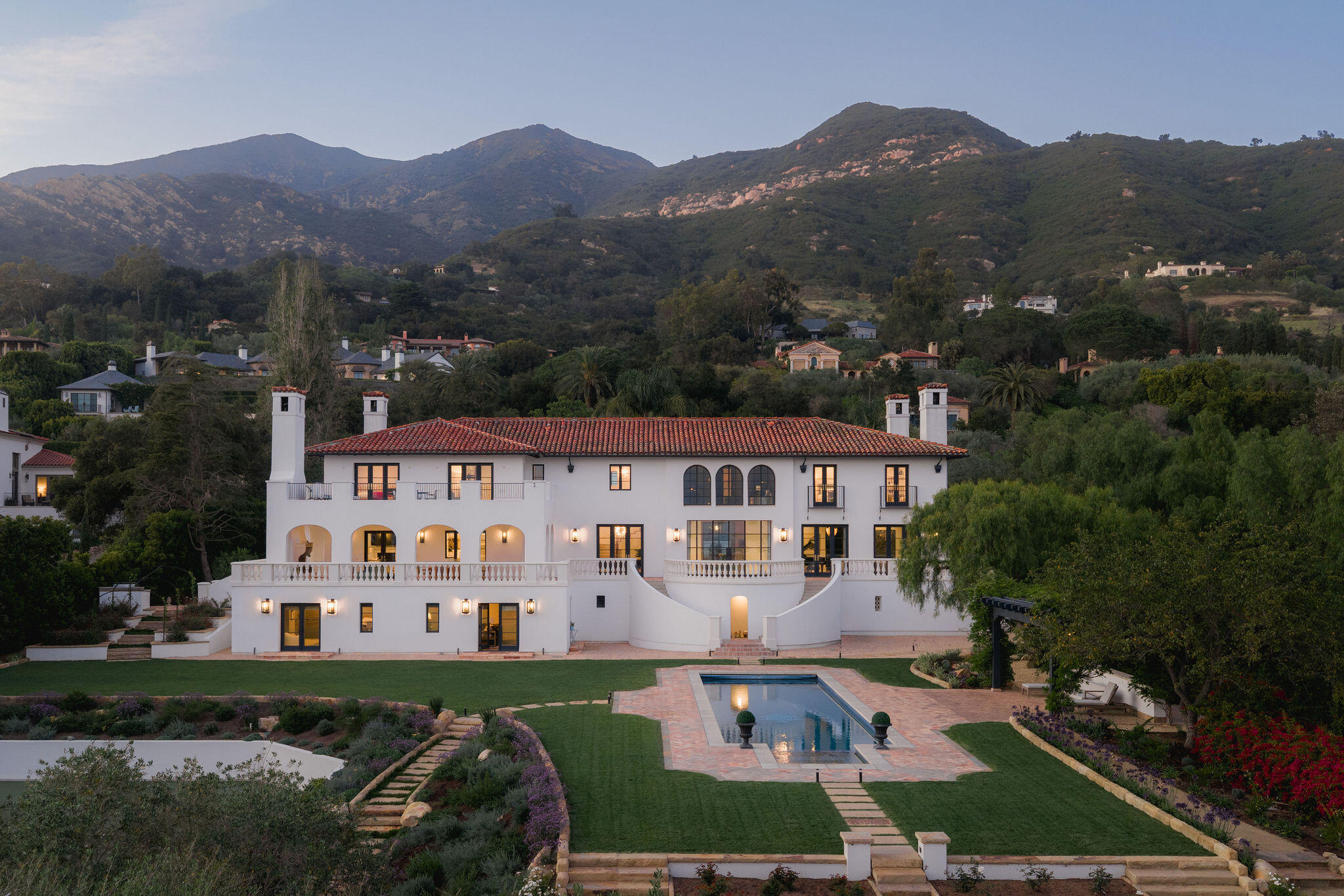 1475 E Mountain Drive