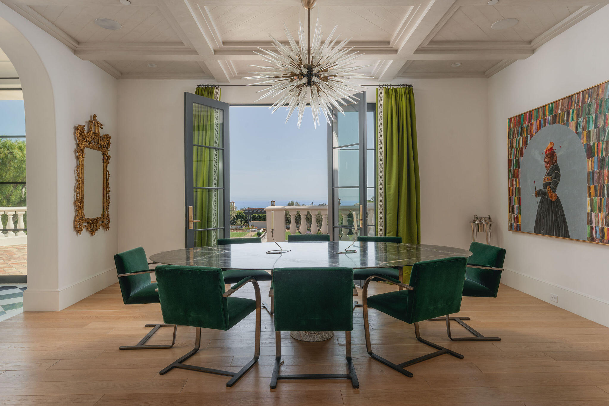 1475 E Mountain Drive