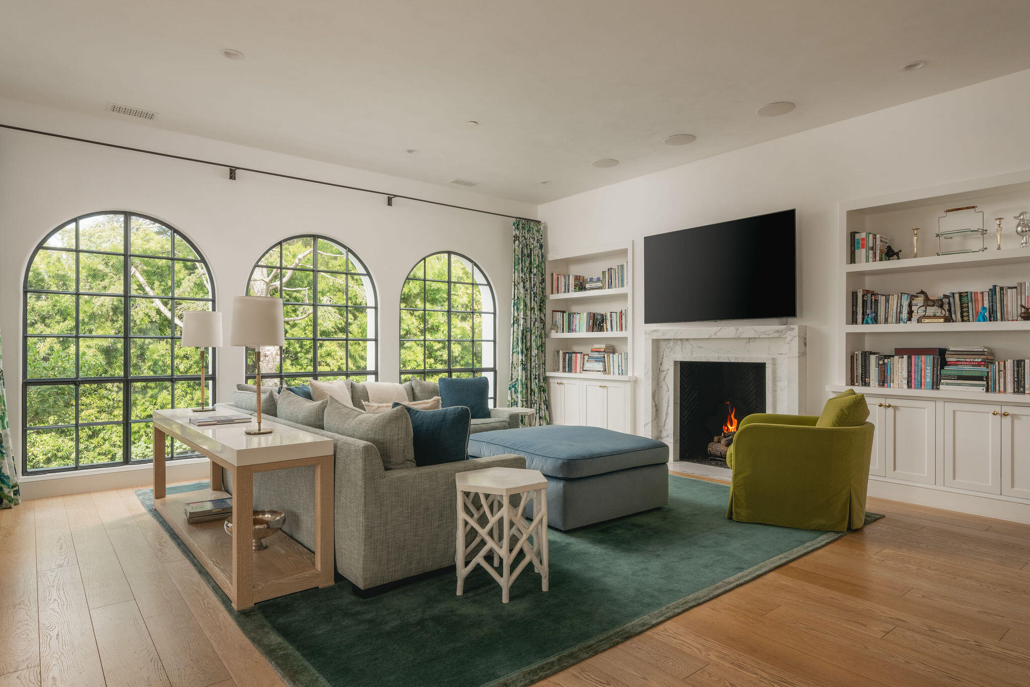 1475 E Mountain Drive