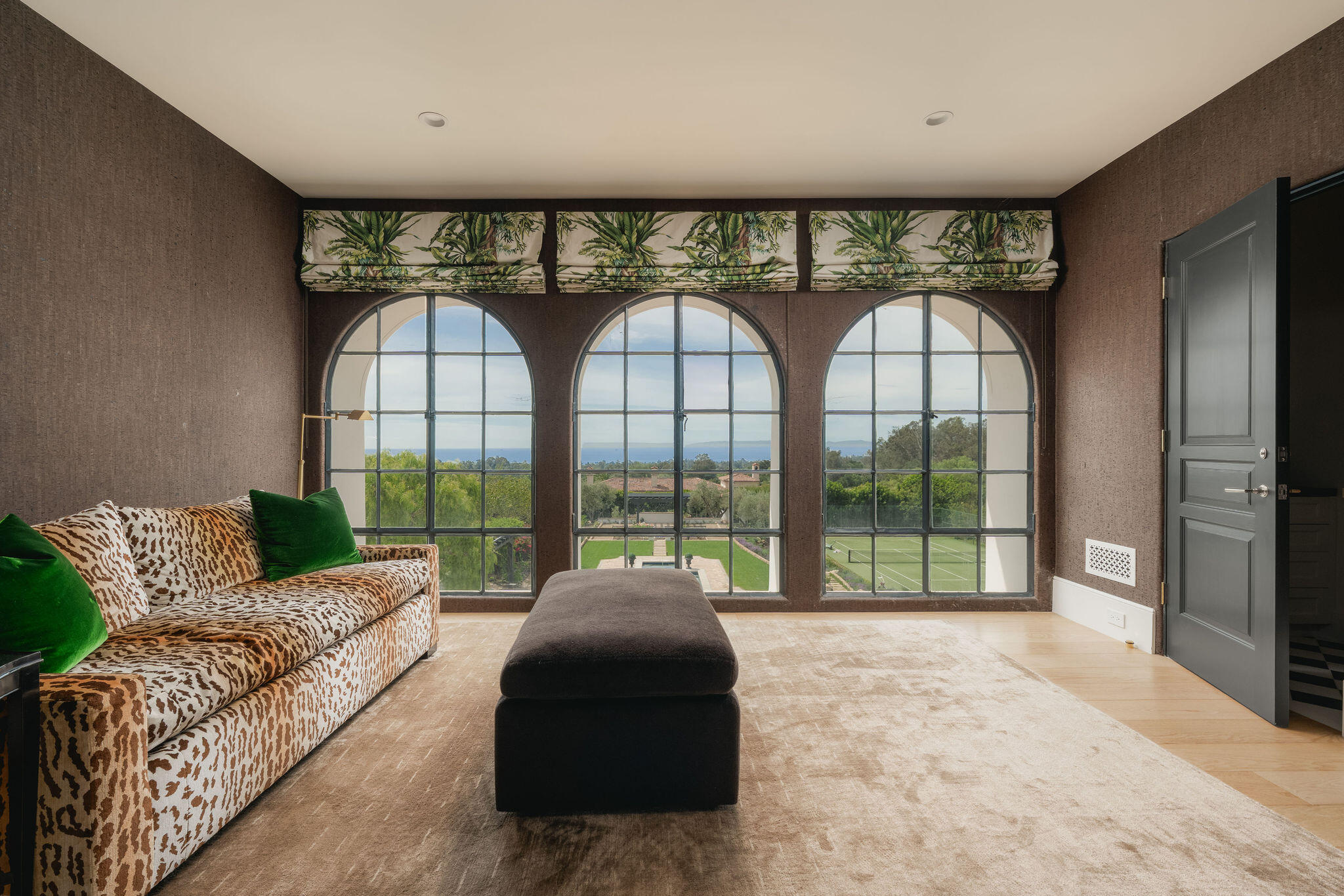 1475 E Mountain Drive