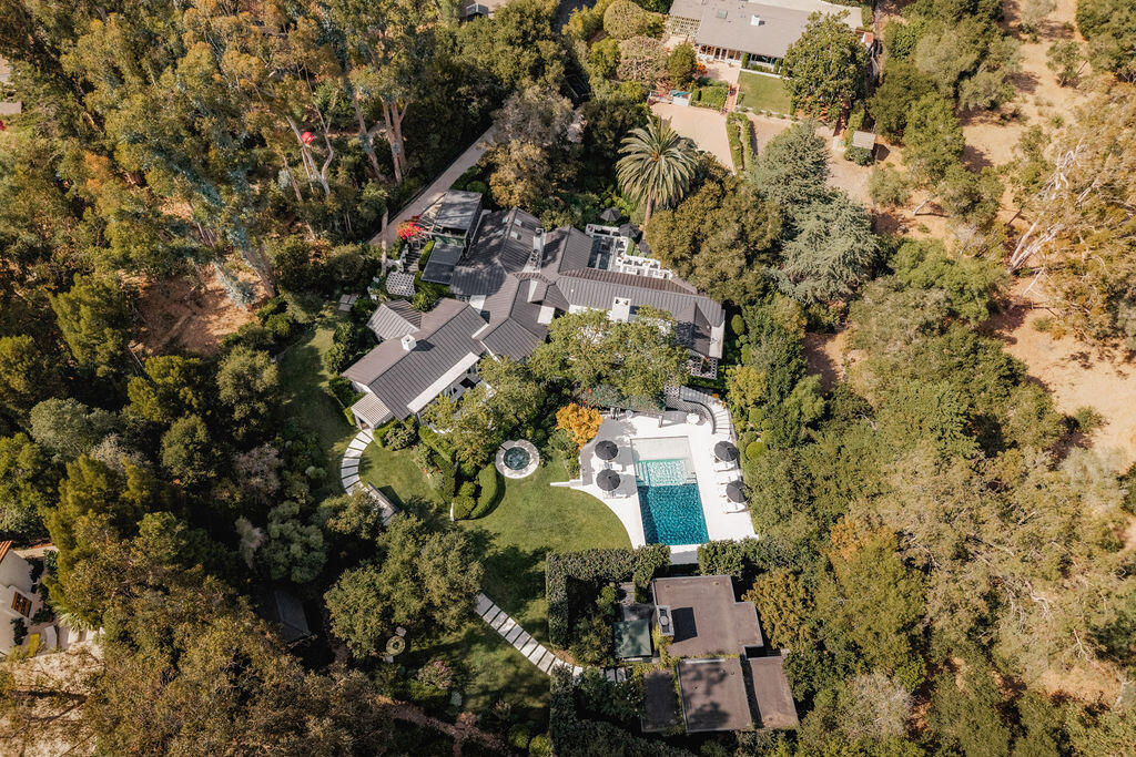 1381 E Valley Road