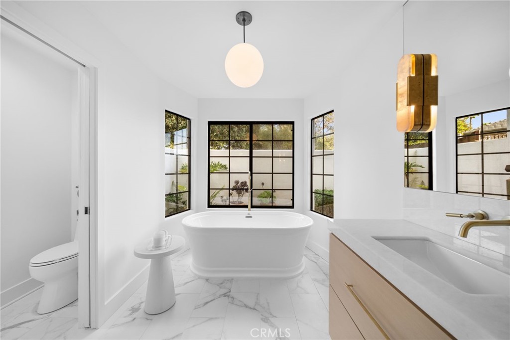 109 Lake Ridge Circle