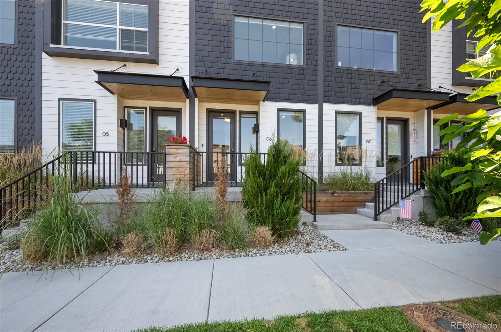3715 Jason Street Unit: 6