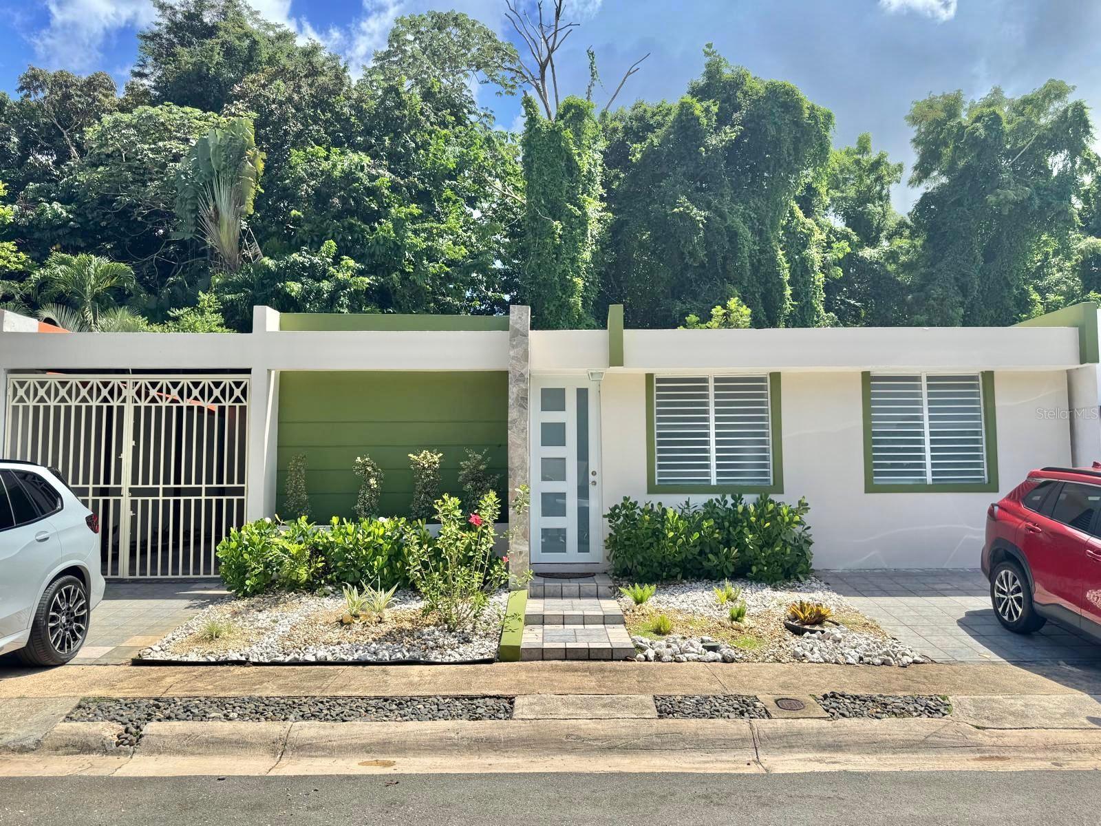 19 CALLE AZUCENA