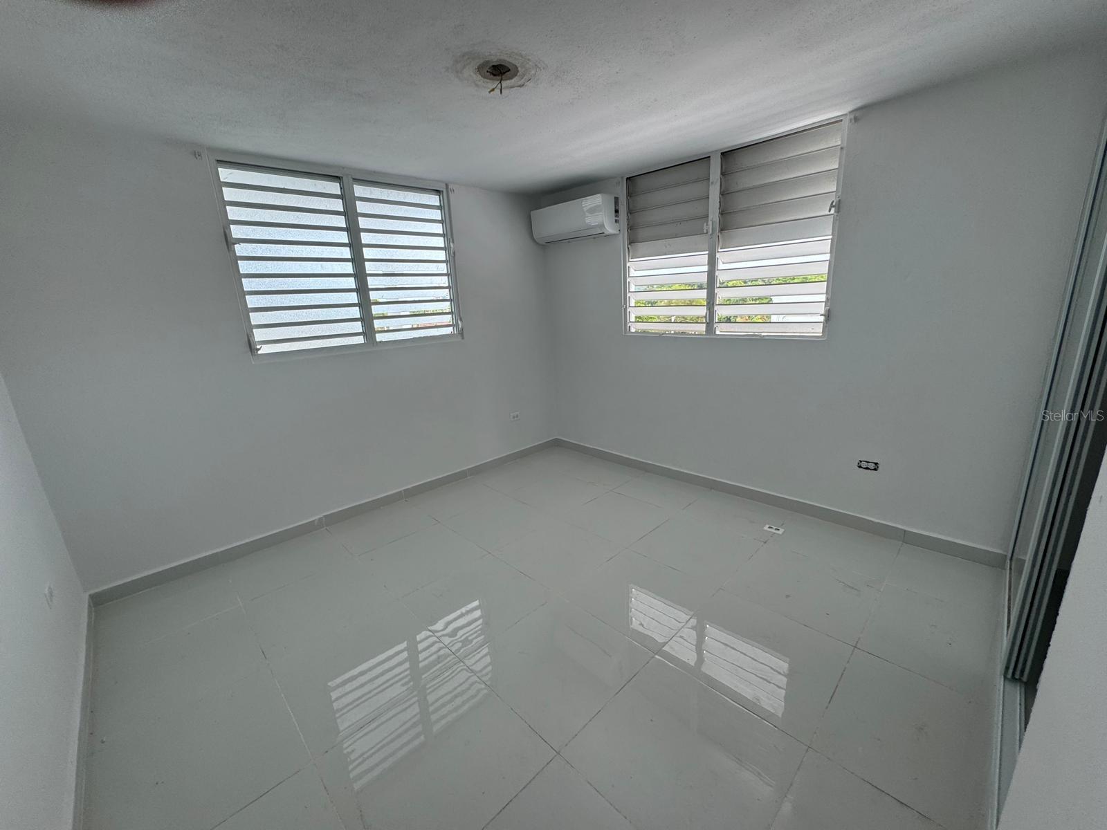 1642 CALLE VOLGA