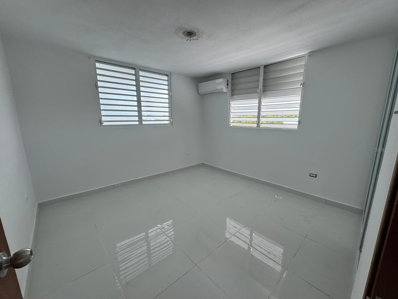 1642 CALLE VOLGA