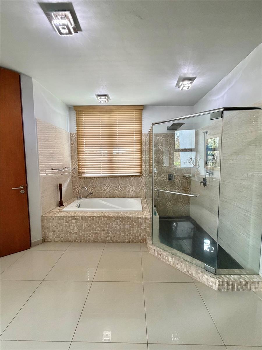 24 CALLE 3 SENDEROS DE MONTEHIEDRA