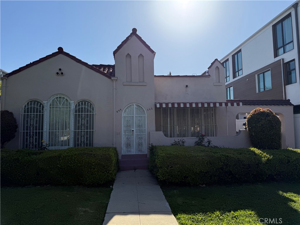 842 N Mccadden Place