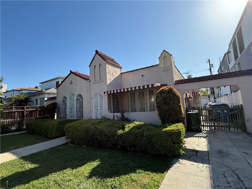 842 N Mccadden Place