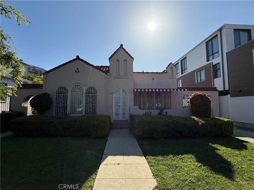 842 N Mccadden Place