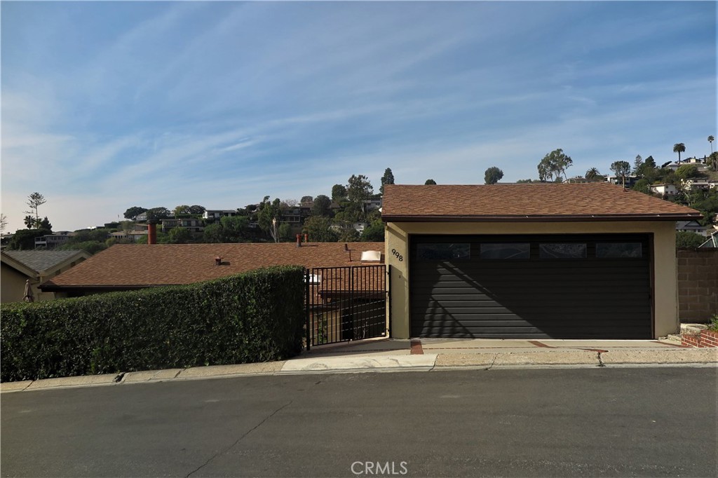 998 Oriole Drive