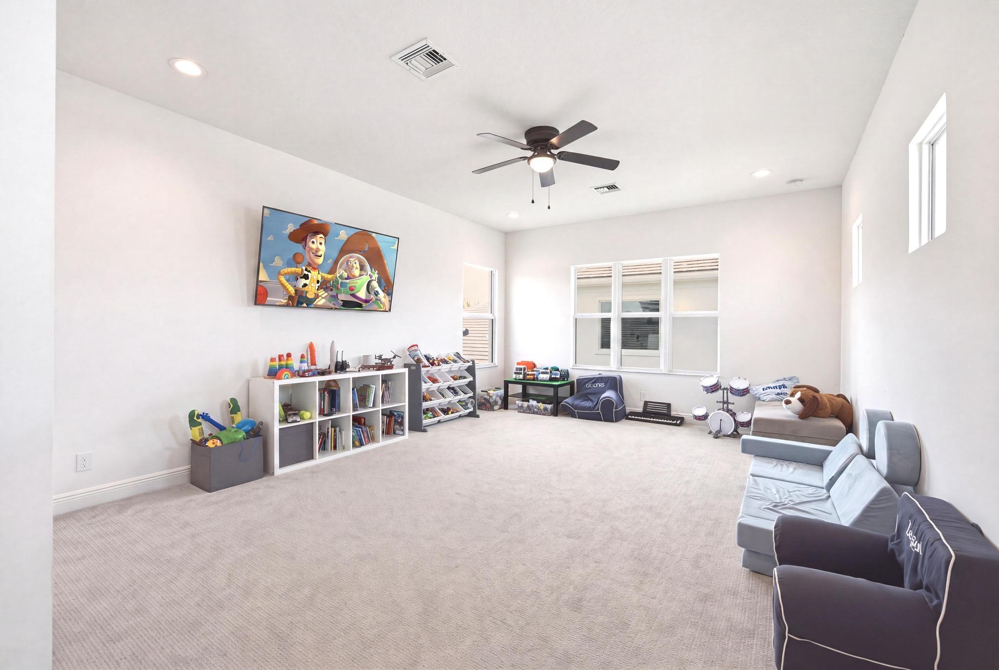 9264 CRESTVIEW Circle