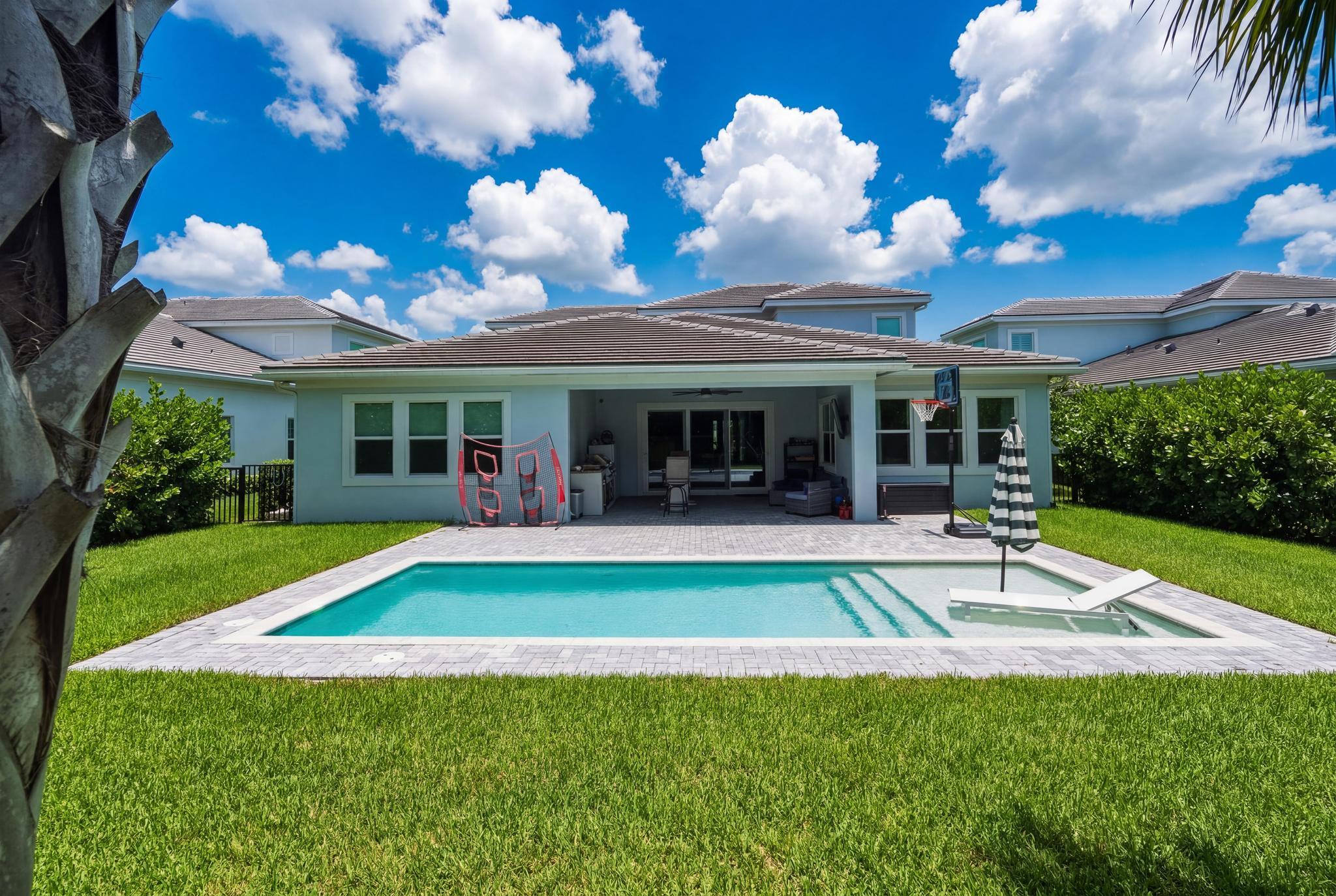 9264 CRESTVIEW Circle