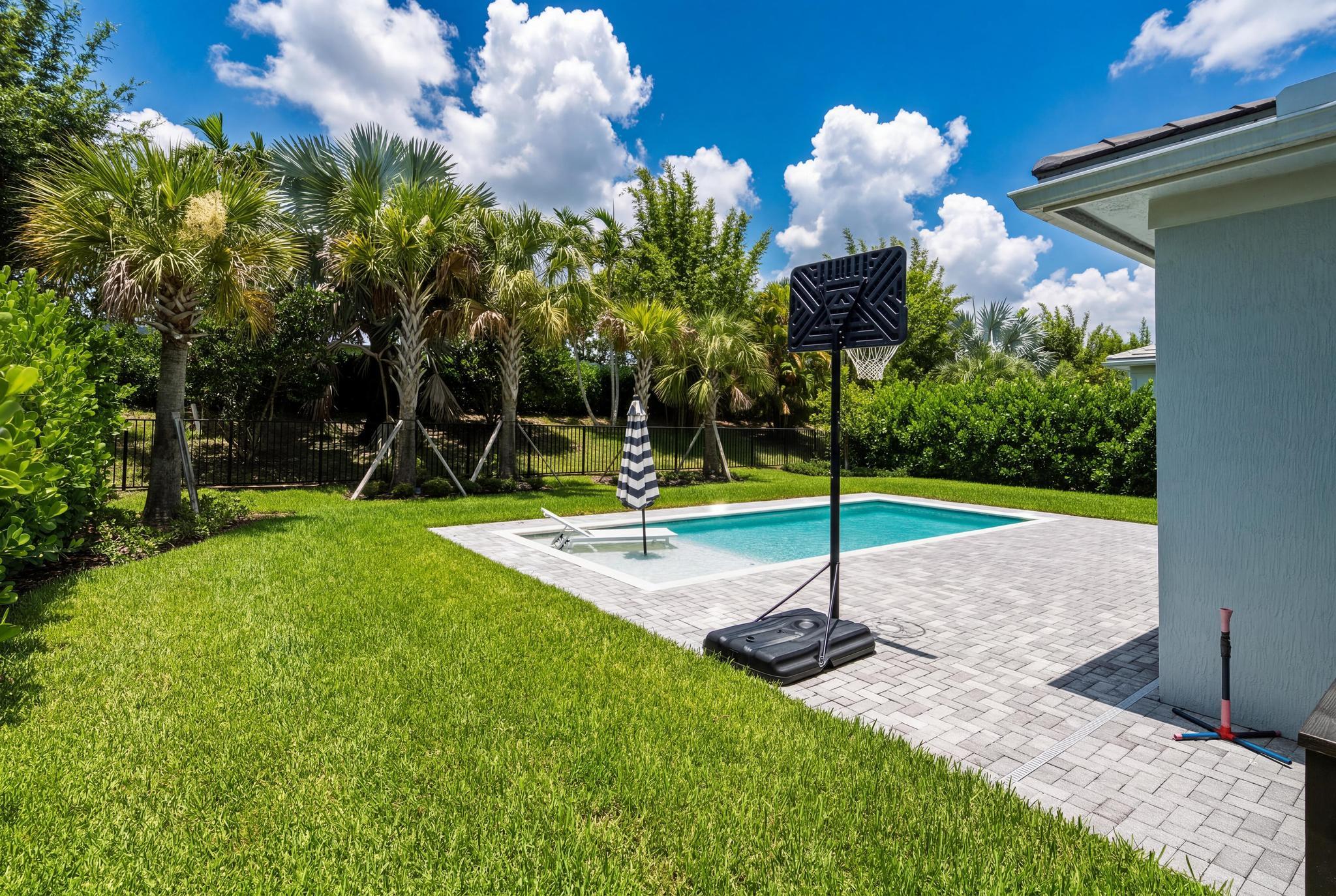 9264 CRESTVIEW Circle